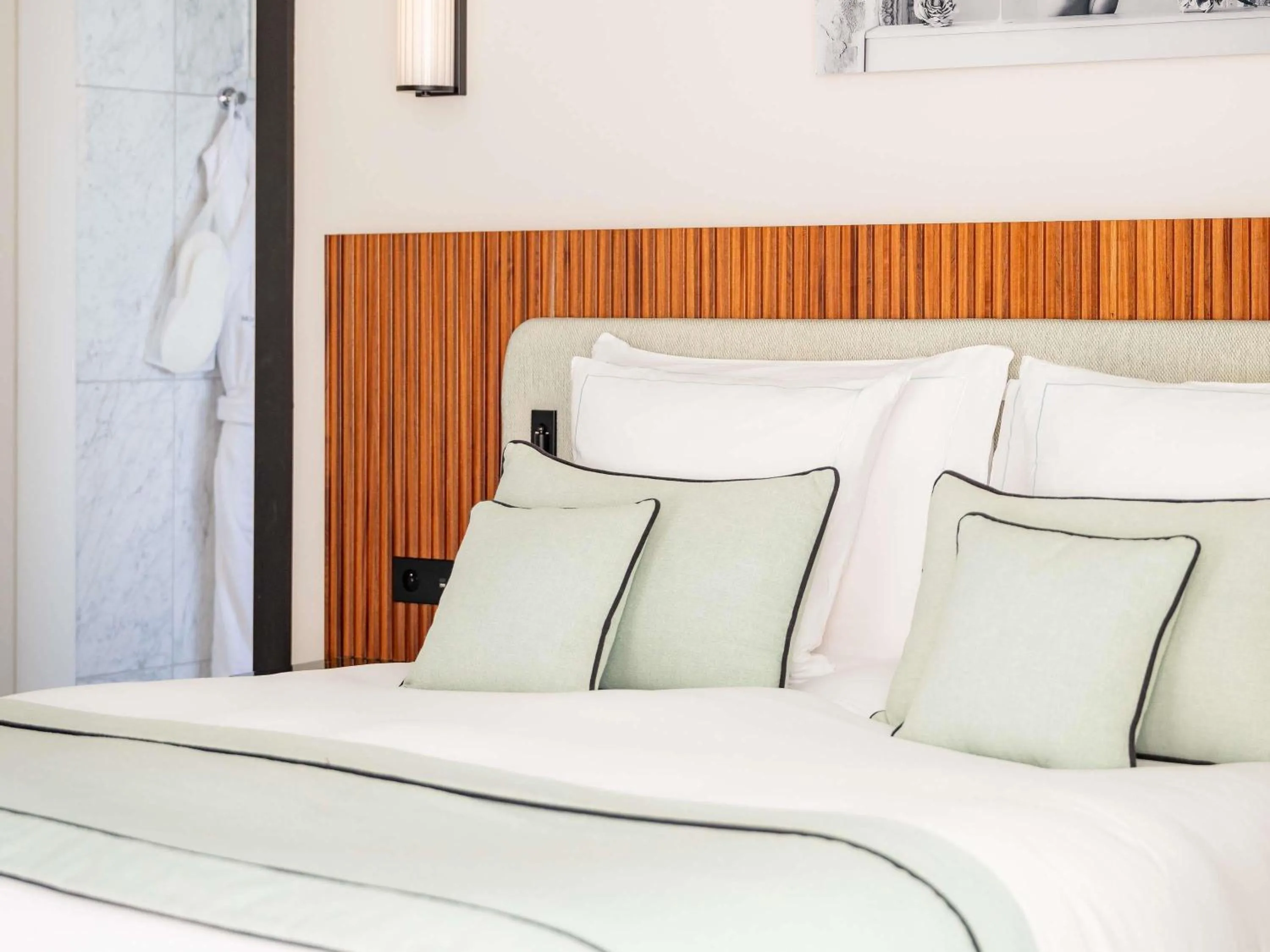 Bedroom, Bed in Mondrian Cannes