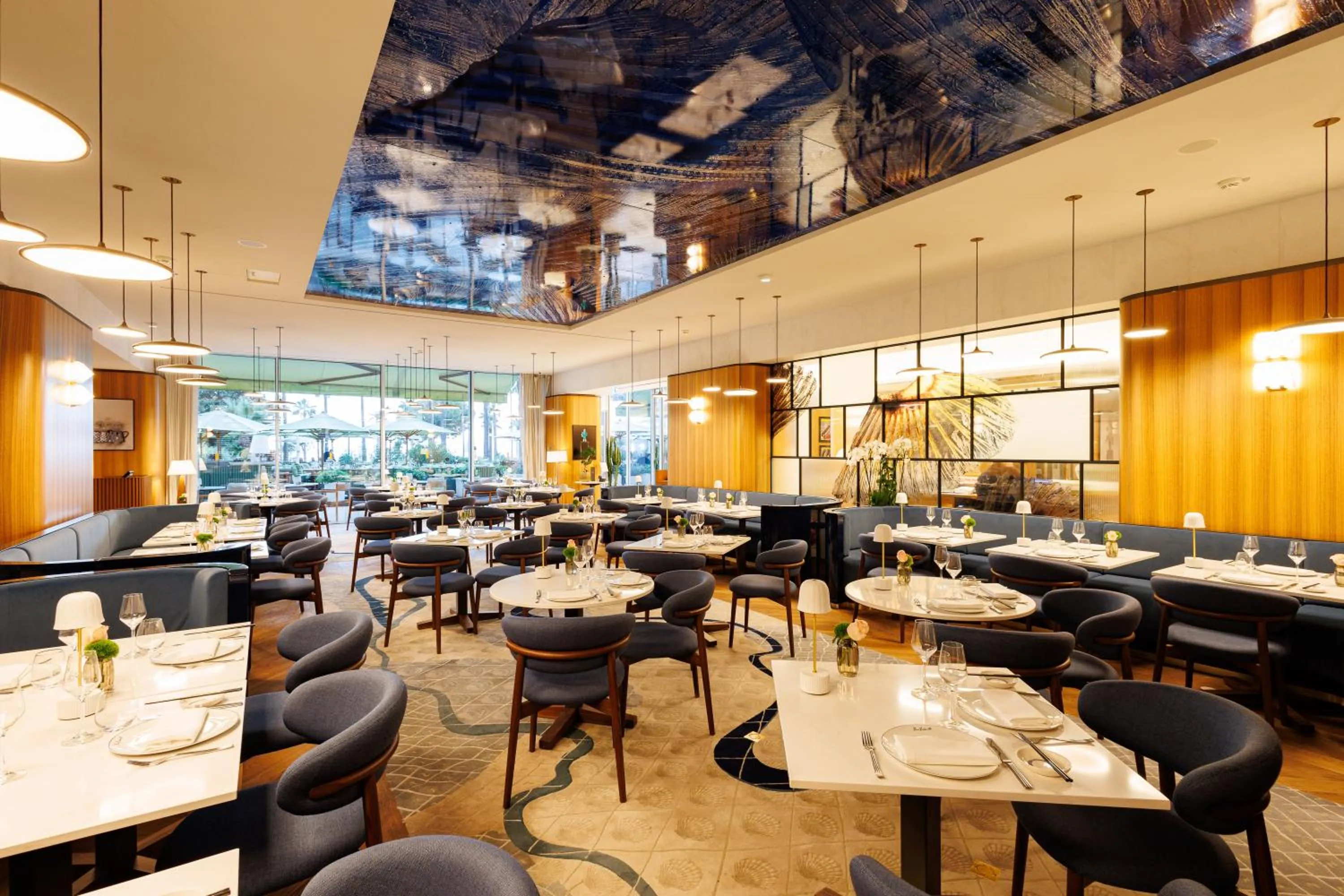 Restaurant/places to eat in Mondrian Cannes