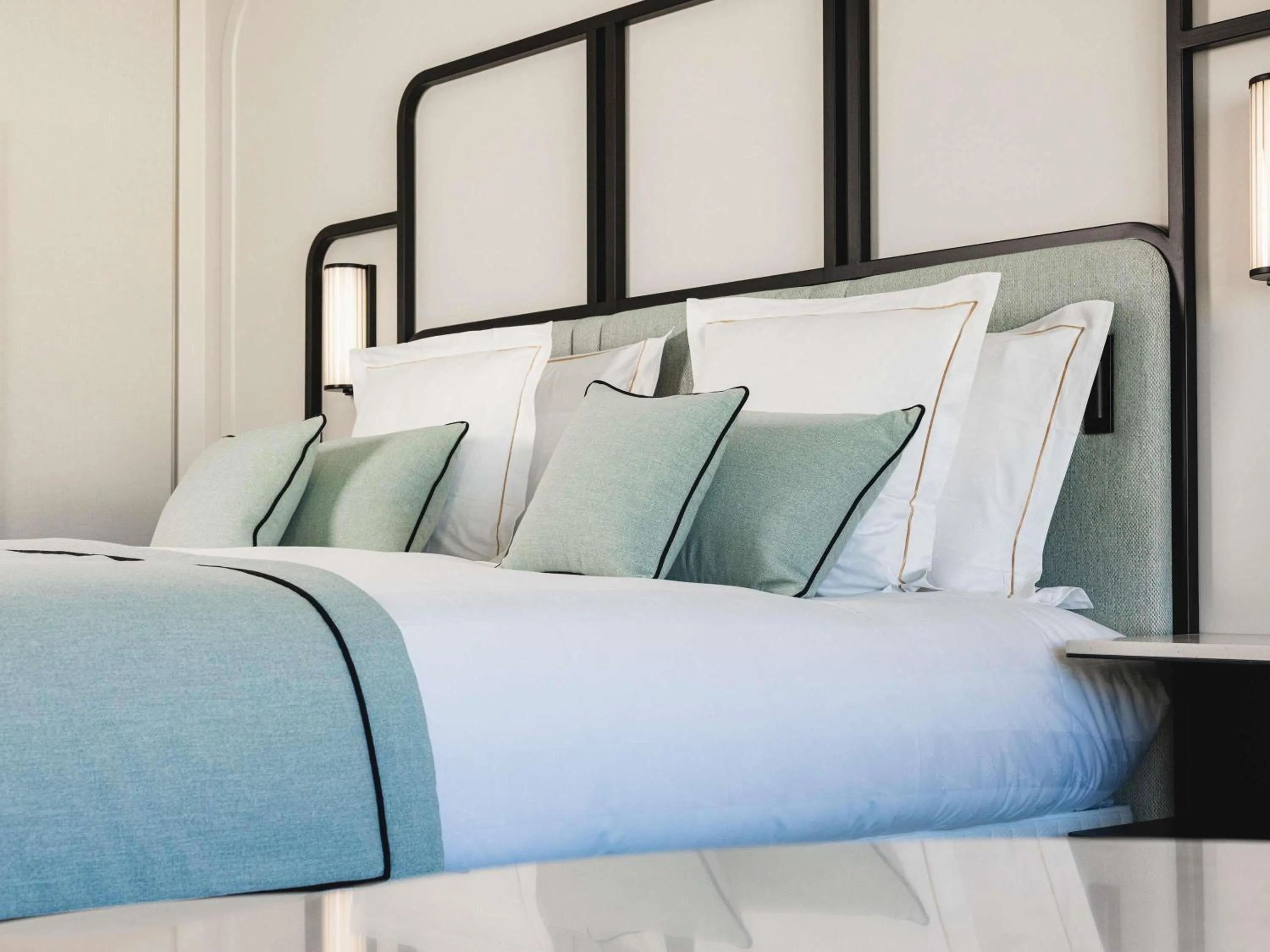 Bedroom, Bed in Mondrian Cannes