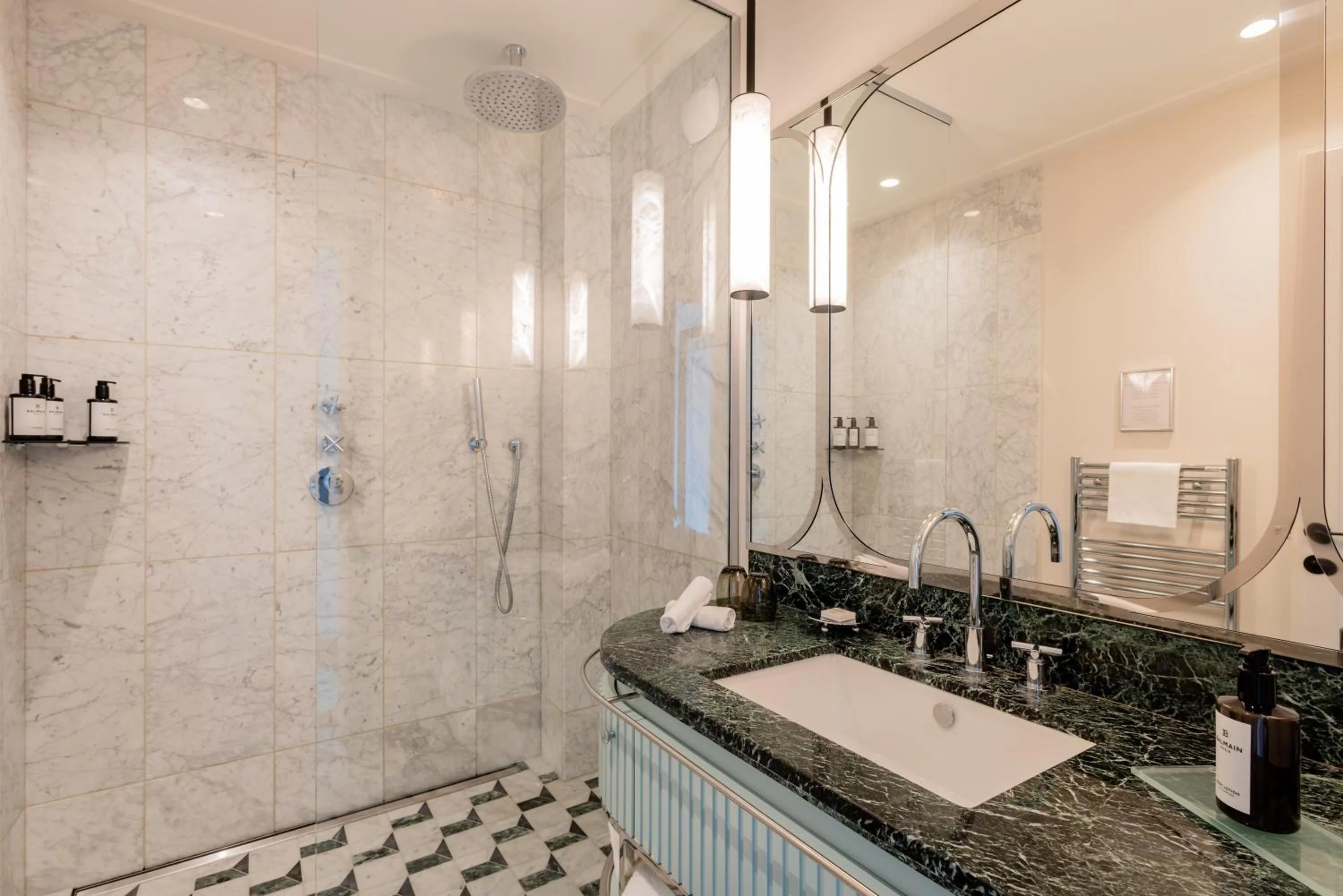 Shower in Mondrian Cannes