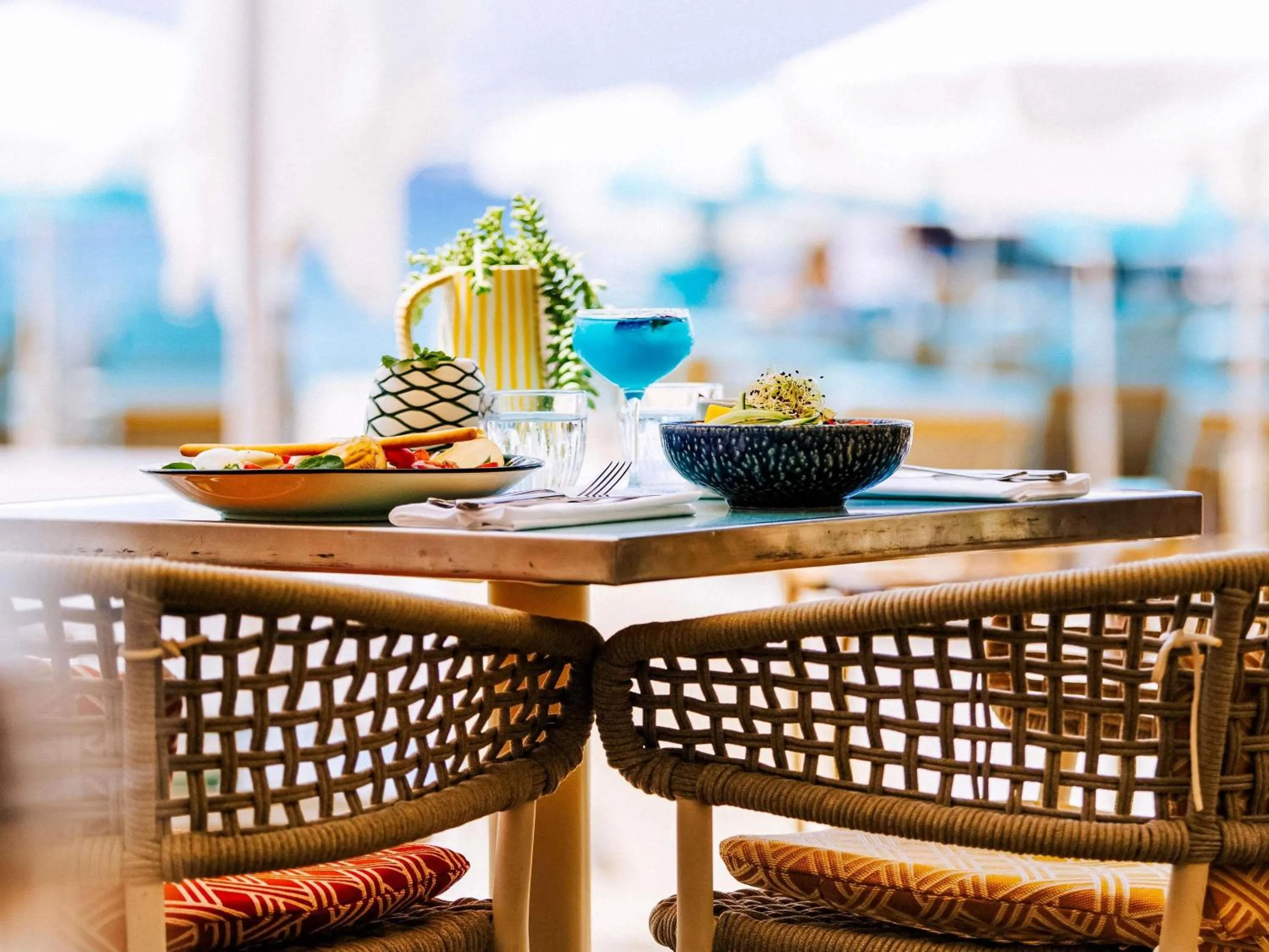 Restaurant/places to eat in Mondrian Cannes