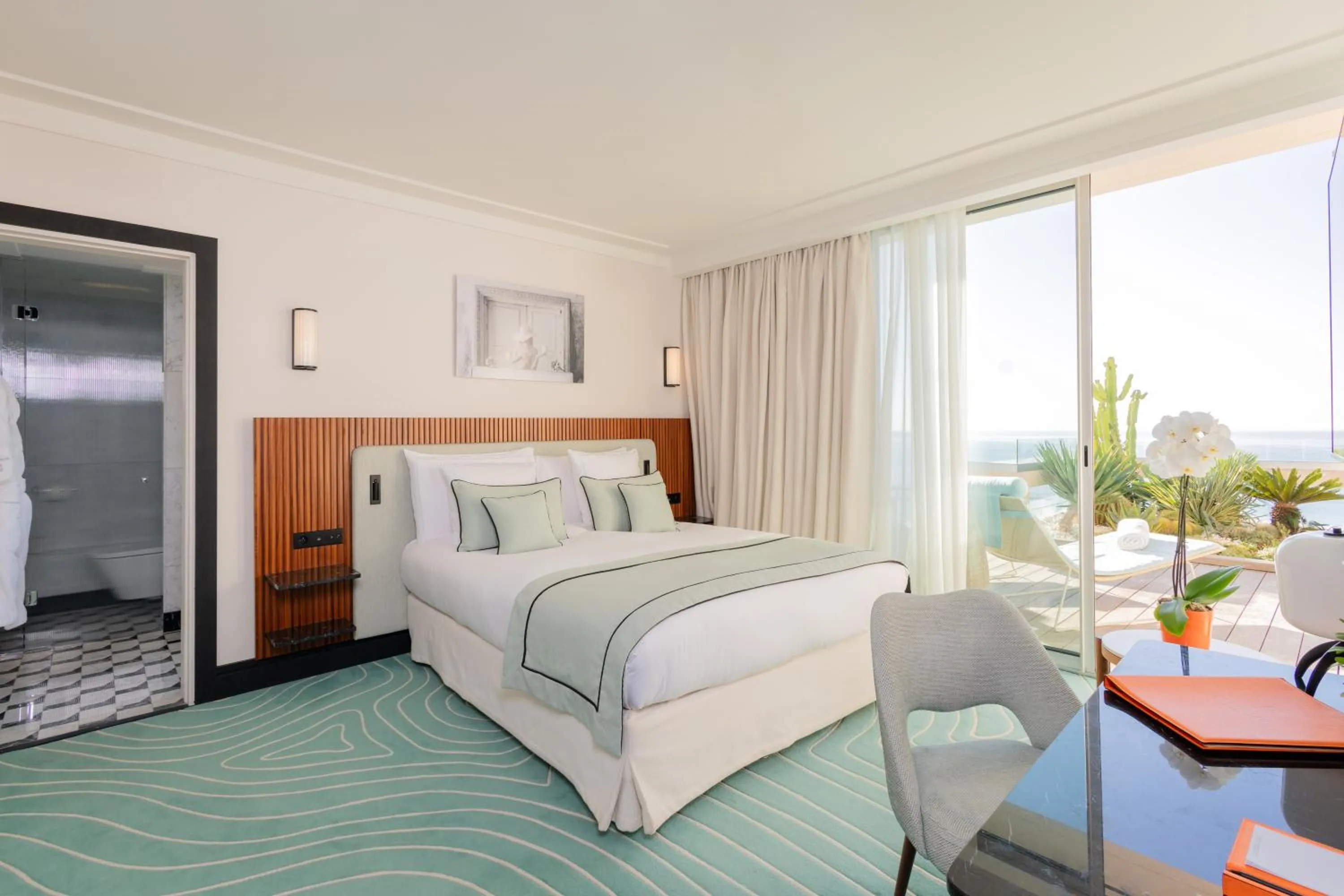 Bed in Mondrian Cannes