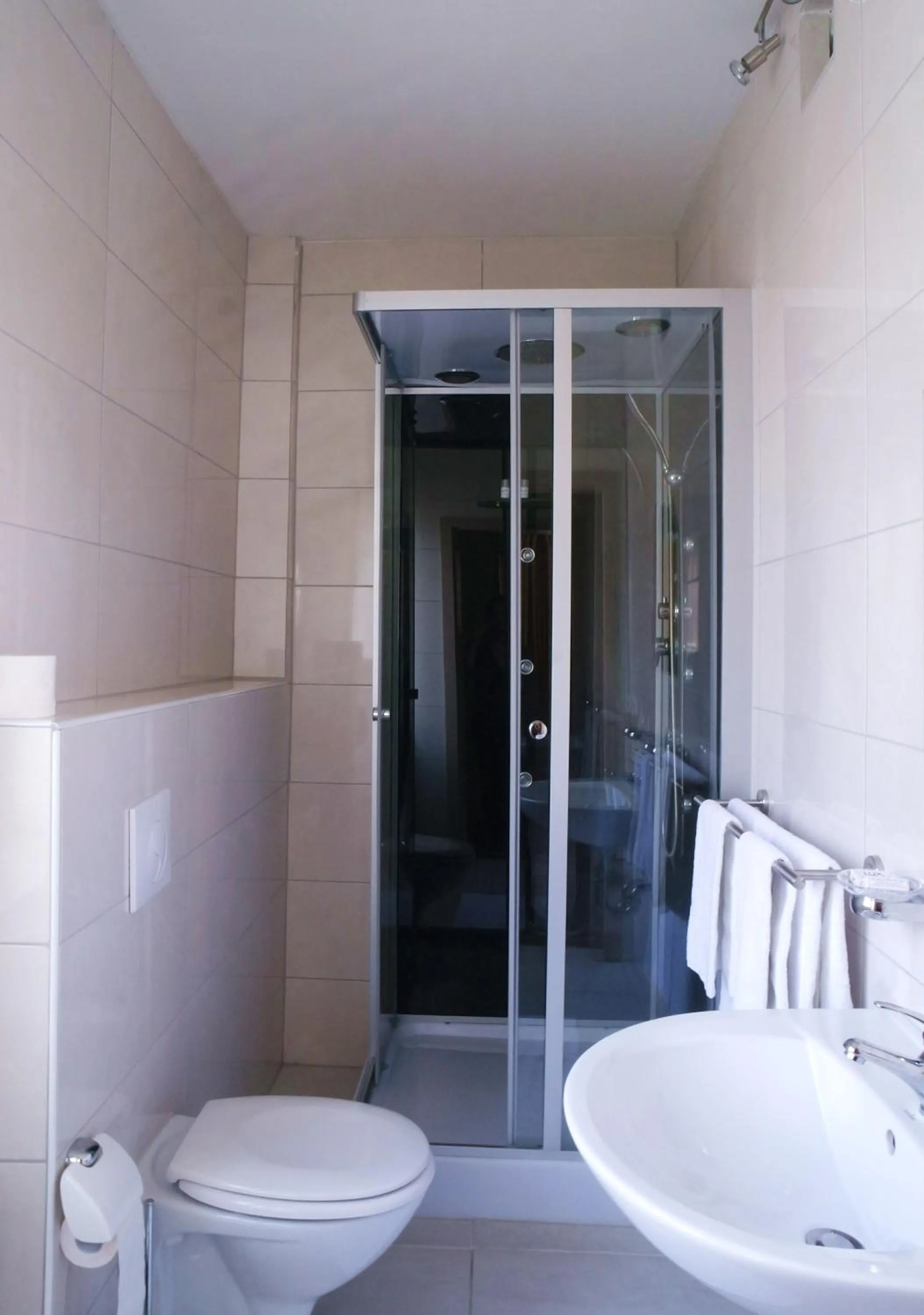 Bathroom in Gaststätte Schwenksaal