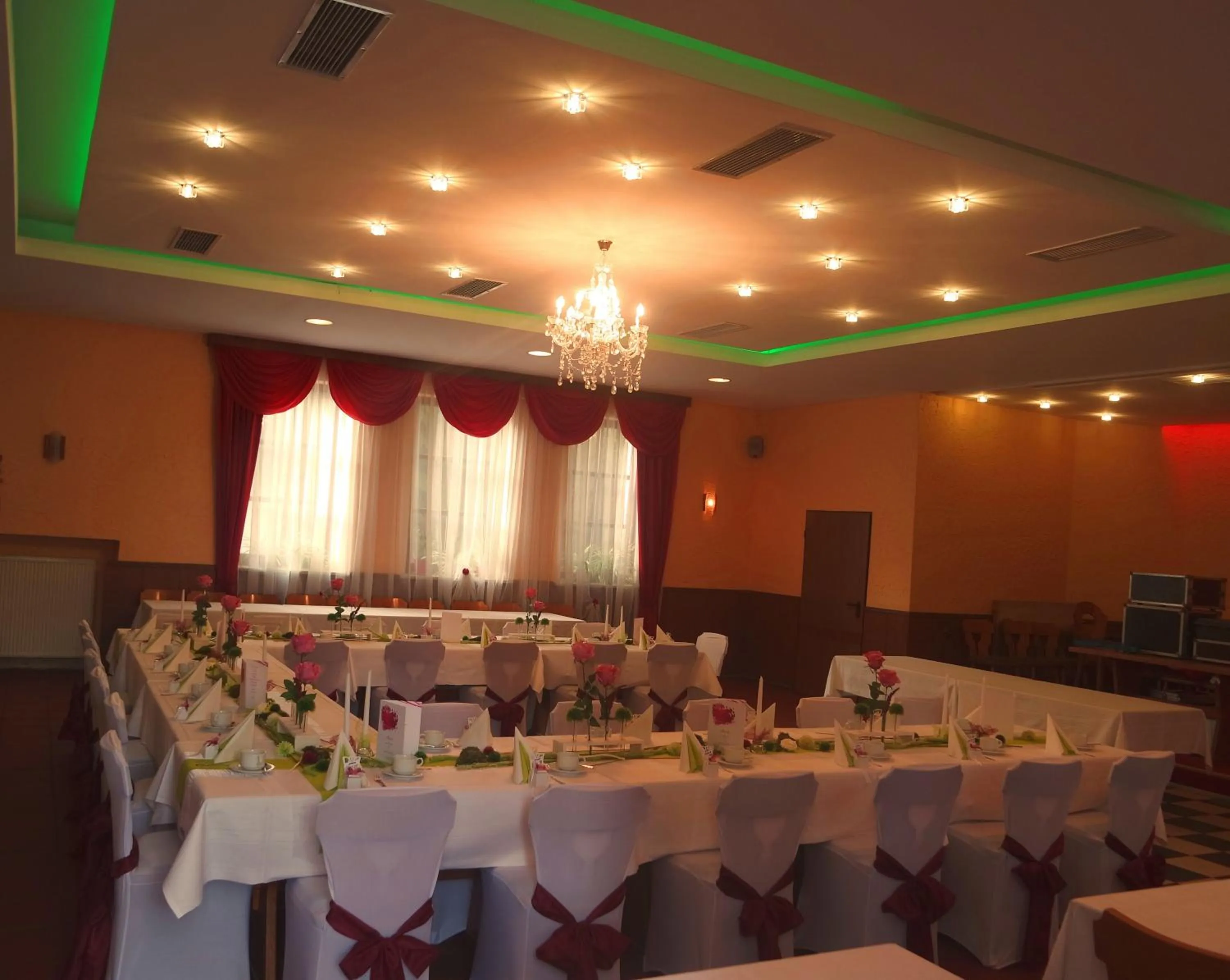 Restaurant/places to eat in Gaststätte Schwenksaal