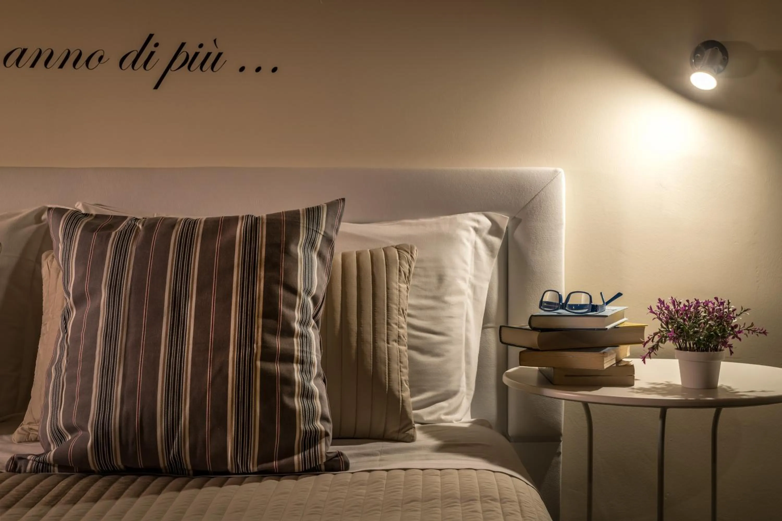 Decorative detail, Bed in Fior di Loto Sweetness