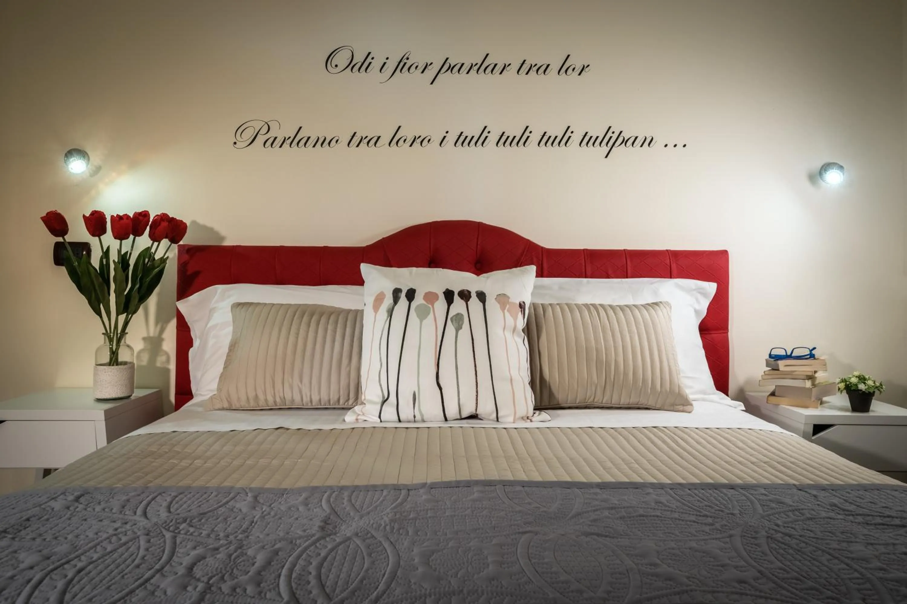 Photo of the whole room, Bed in Fior di Loto Sweetness