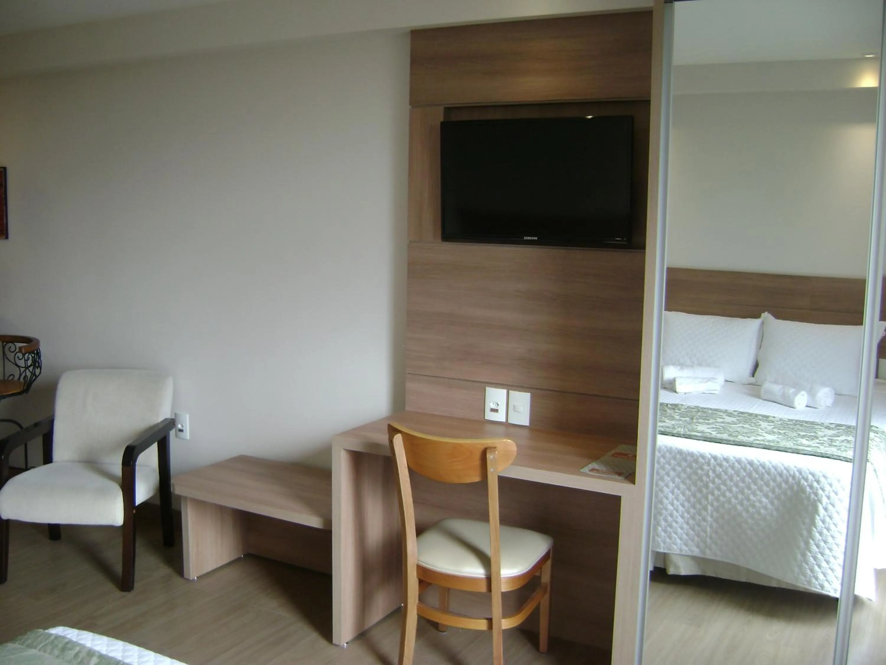 Photo of the whole room, Bed in Flat Particular Pedra Azul