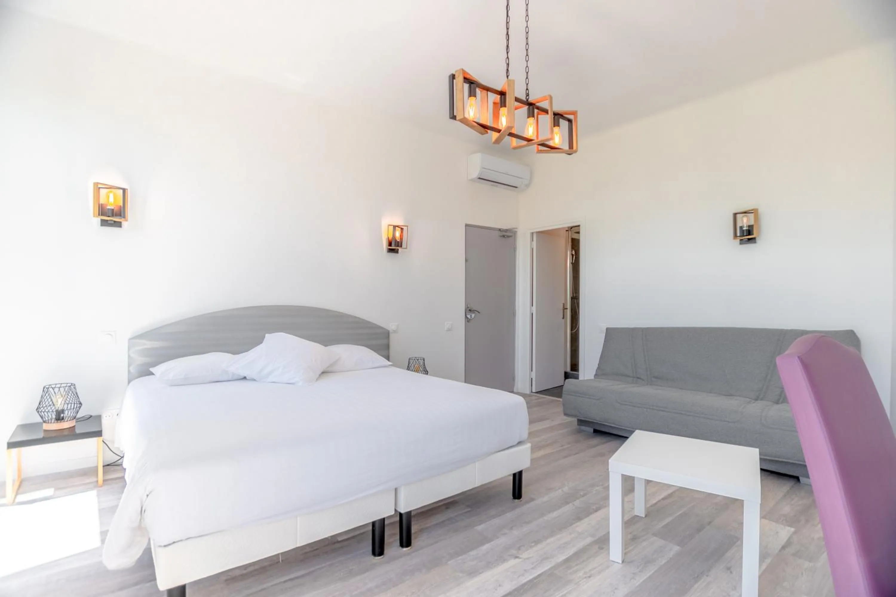 Bedroom, Bed in Hotel Les Palmiers