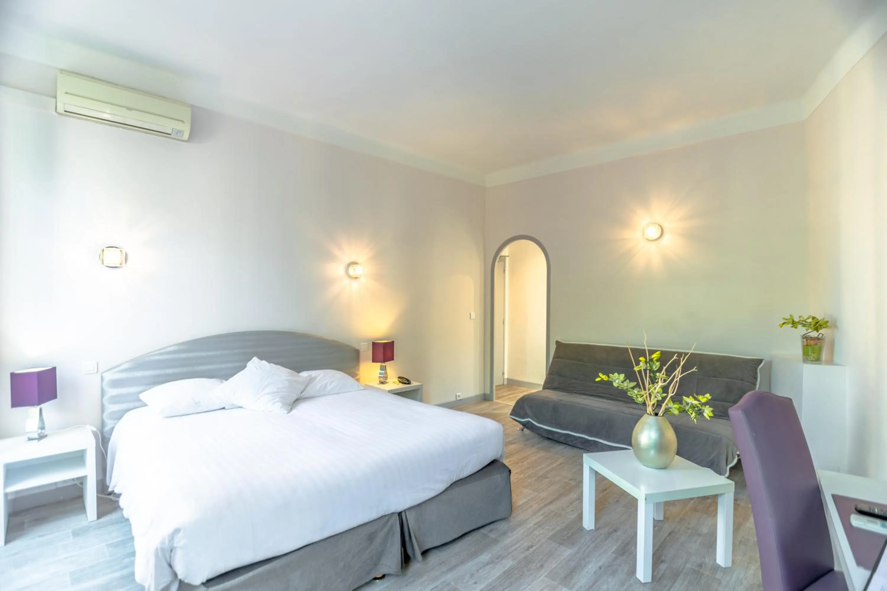 Photo of the whole room, Bed in Hotel Les Palmiers