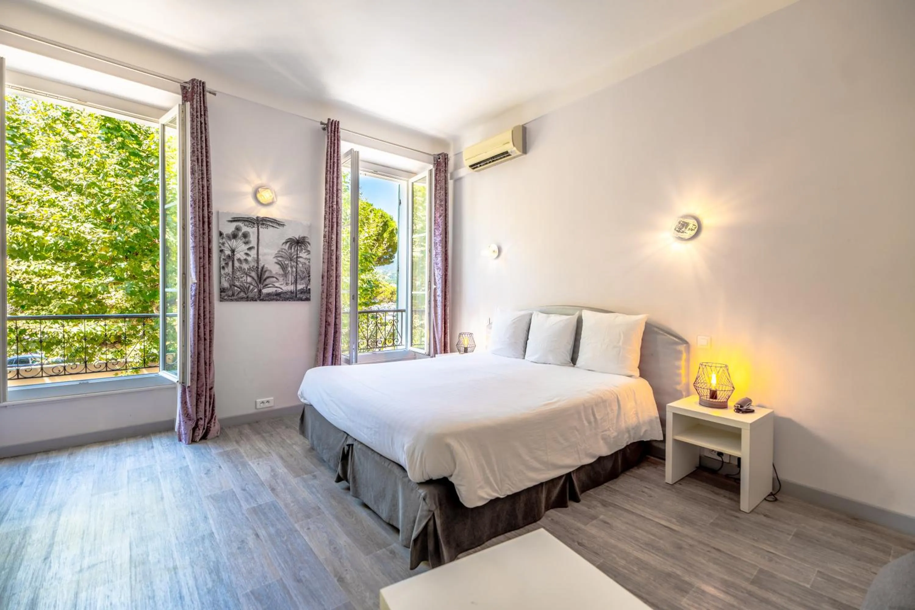 Bedroom, Bed in Hotel Les Palmiers