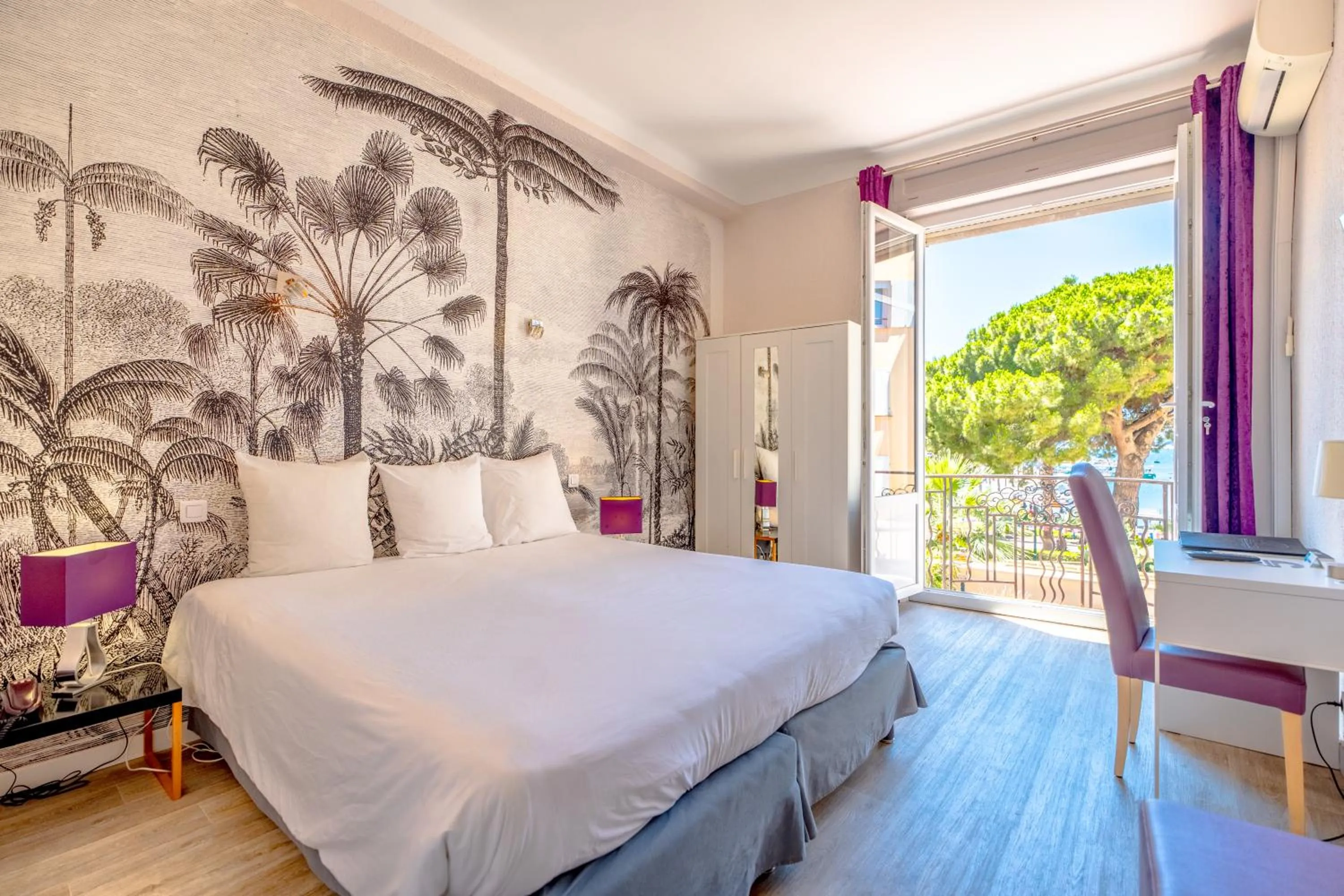 Photo of the whole room, Bed in Hotel Les Palmiers