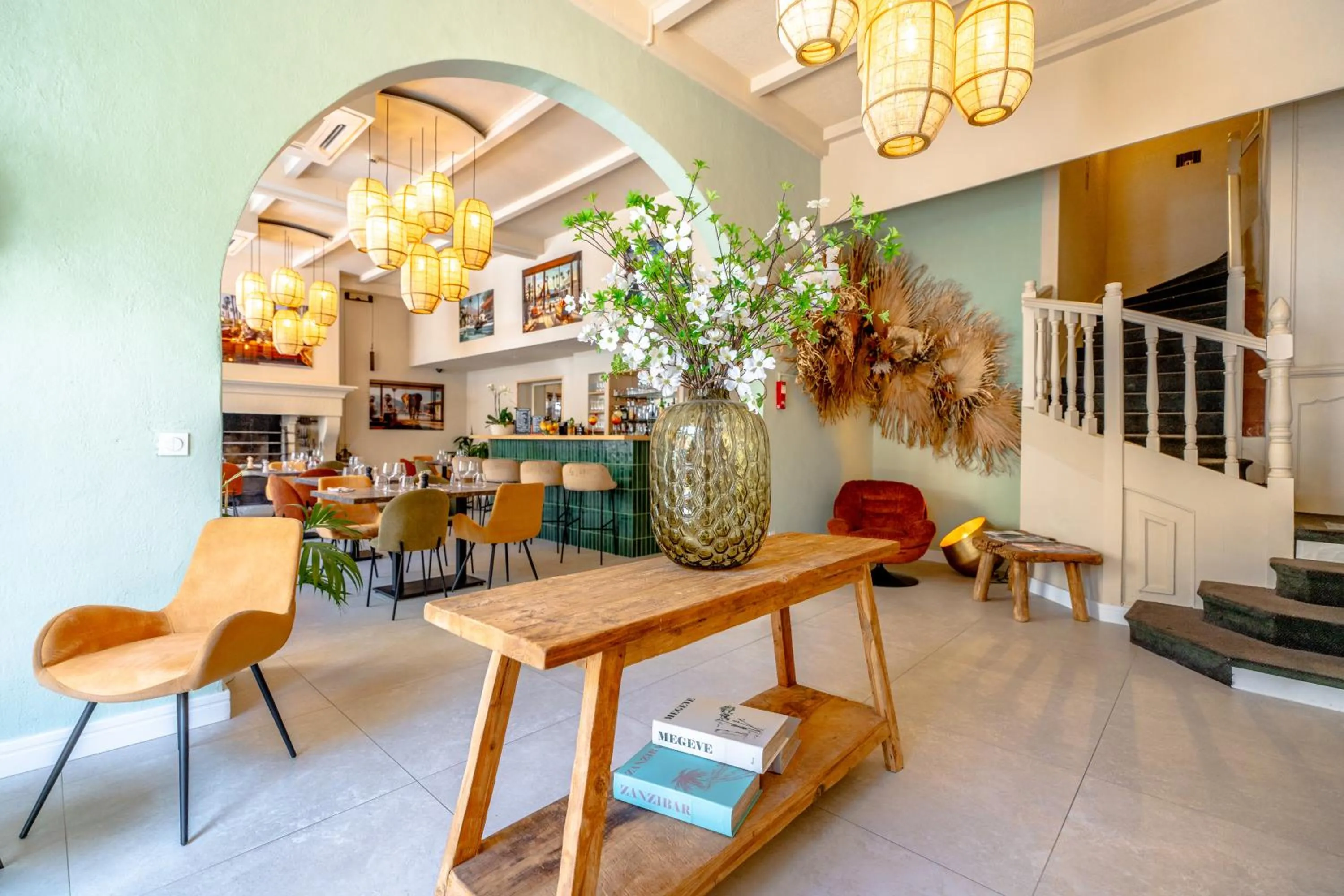Seating area in Hotel Les Palmiers