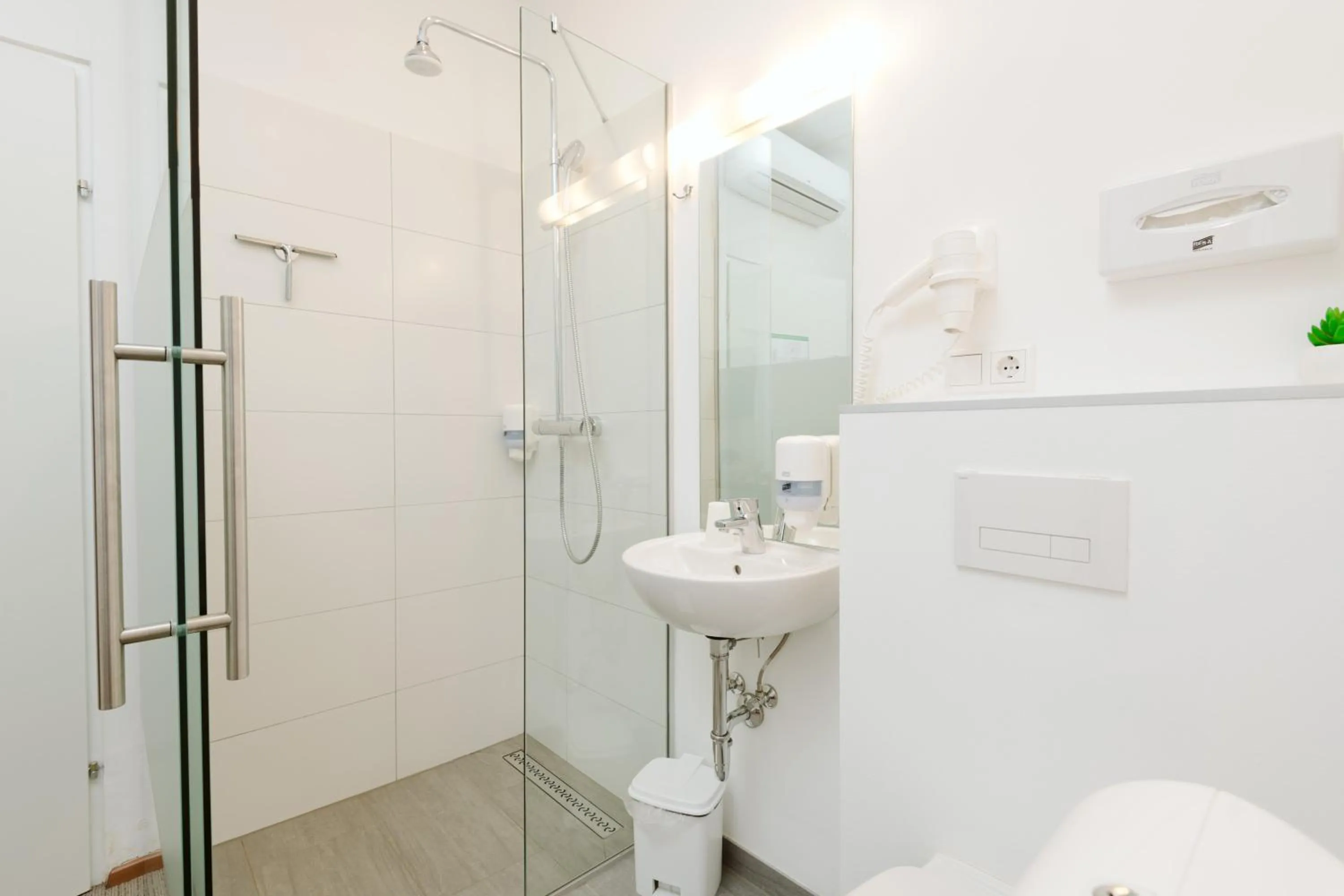 Shower in Velden24 - create your own stay