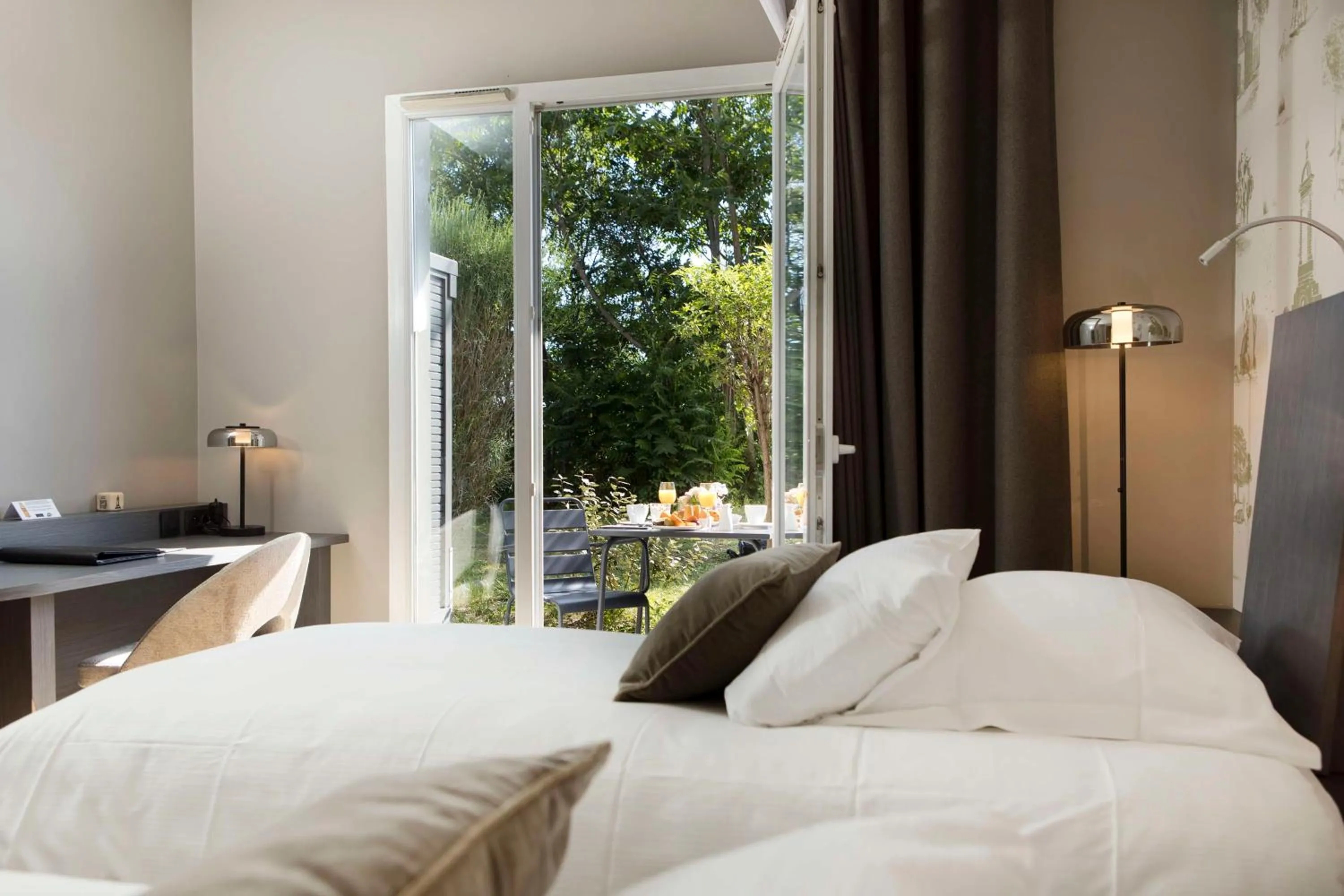 Bedroom, Bed in Best Western Plus Hôtel Gergovie