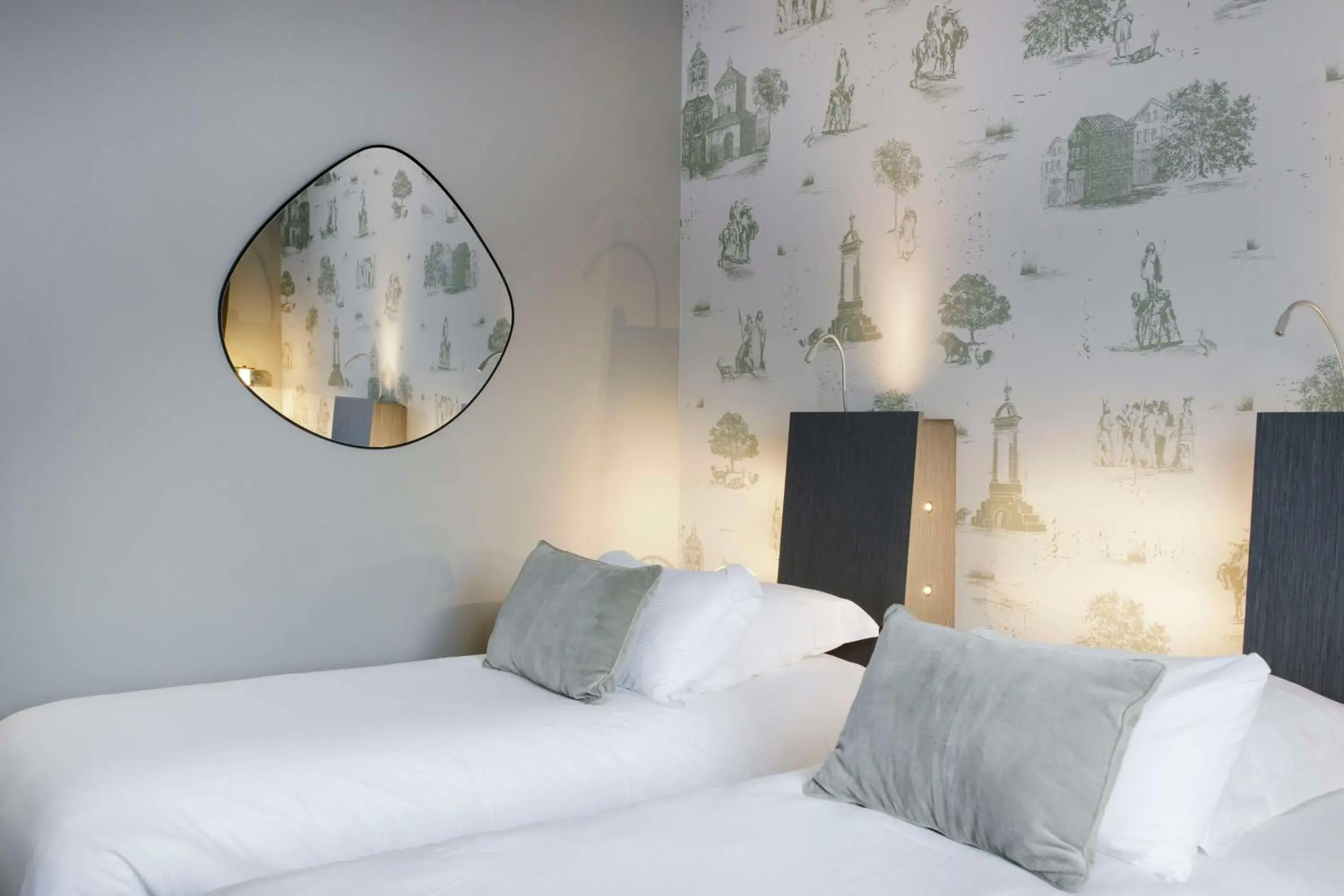 Bedroom, Bed in Best Western Plus Hôtel Gergovie Bedroom, Bed in Best Western Plus Hôtel Gergovie