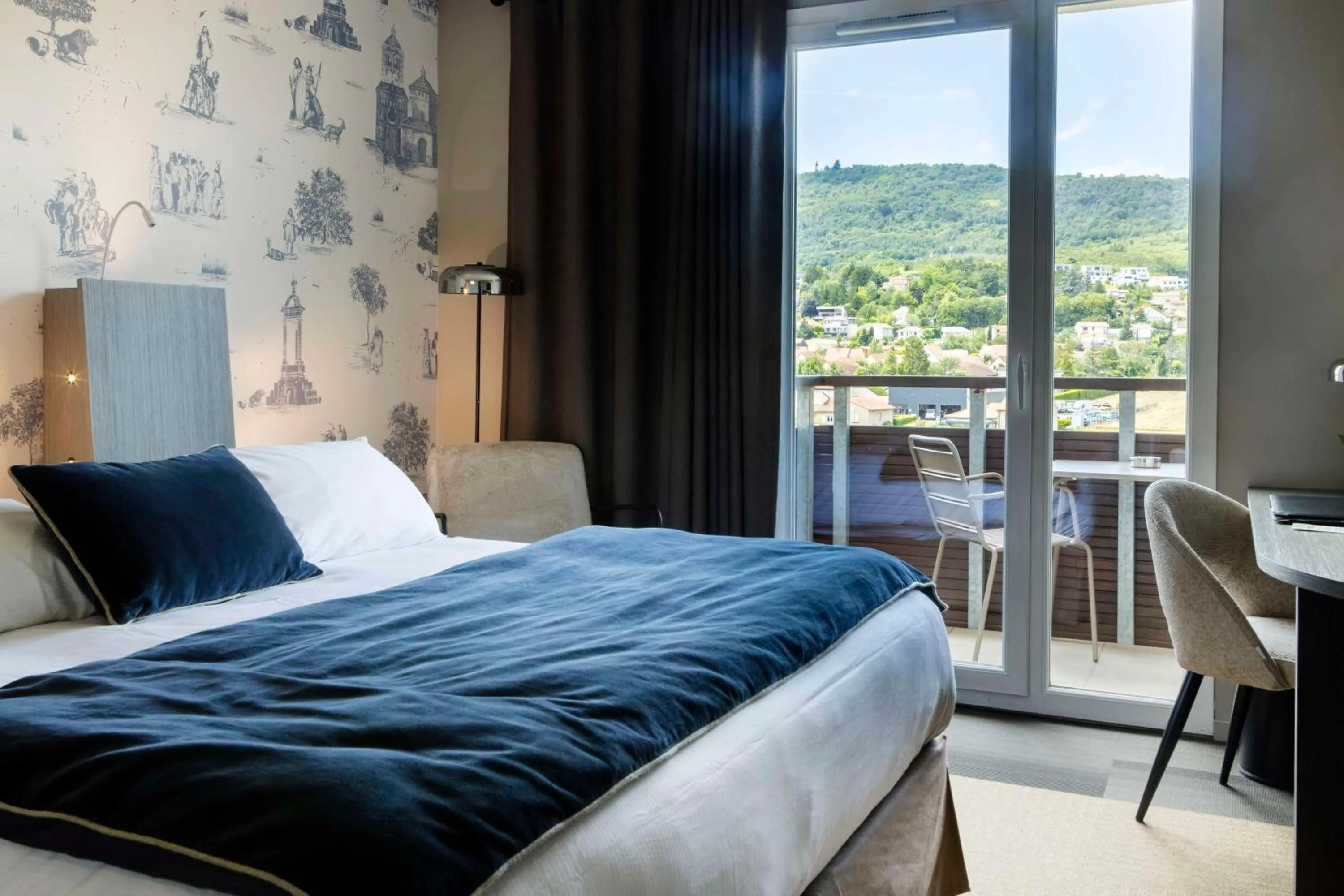 Bedroom, Bed in Best Western Plus Hôtel Gergovie