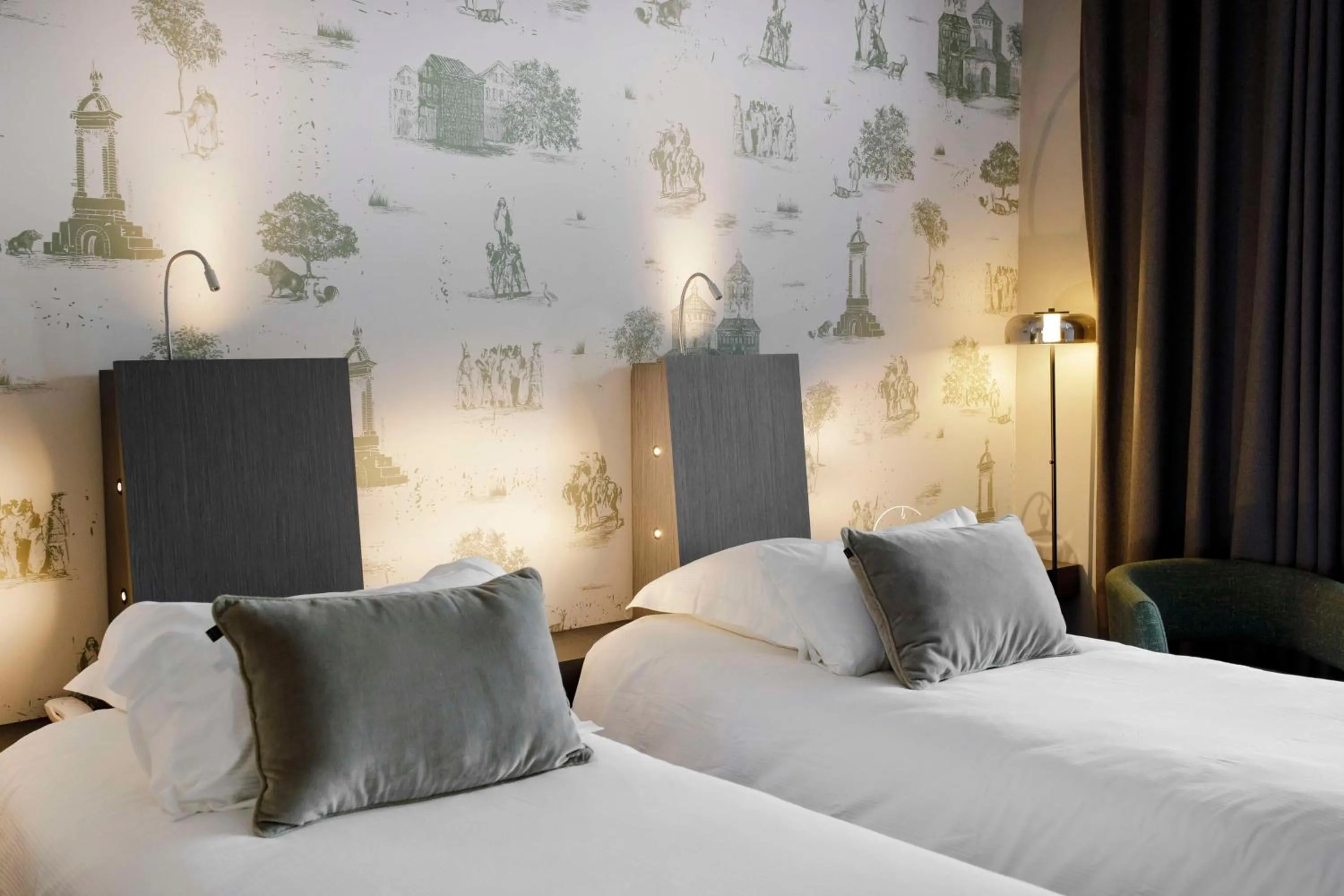 Bedroom, Bed in Best Western Plus Hôtel Gergovie