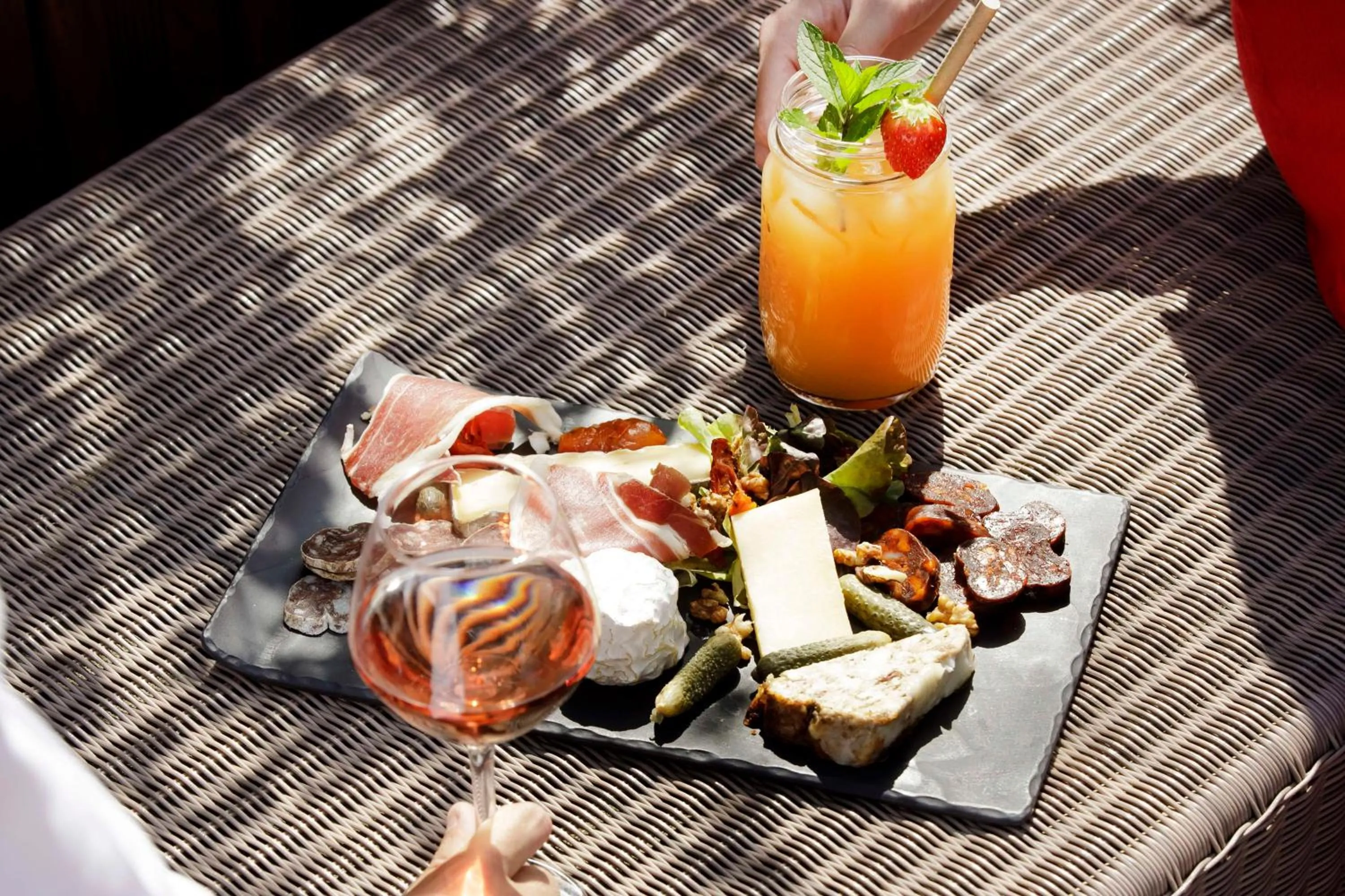 Lounge or bar in Best Western Plus Hôtel Gergovie