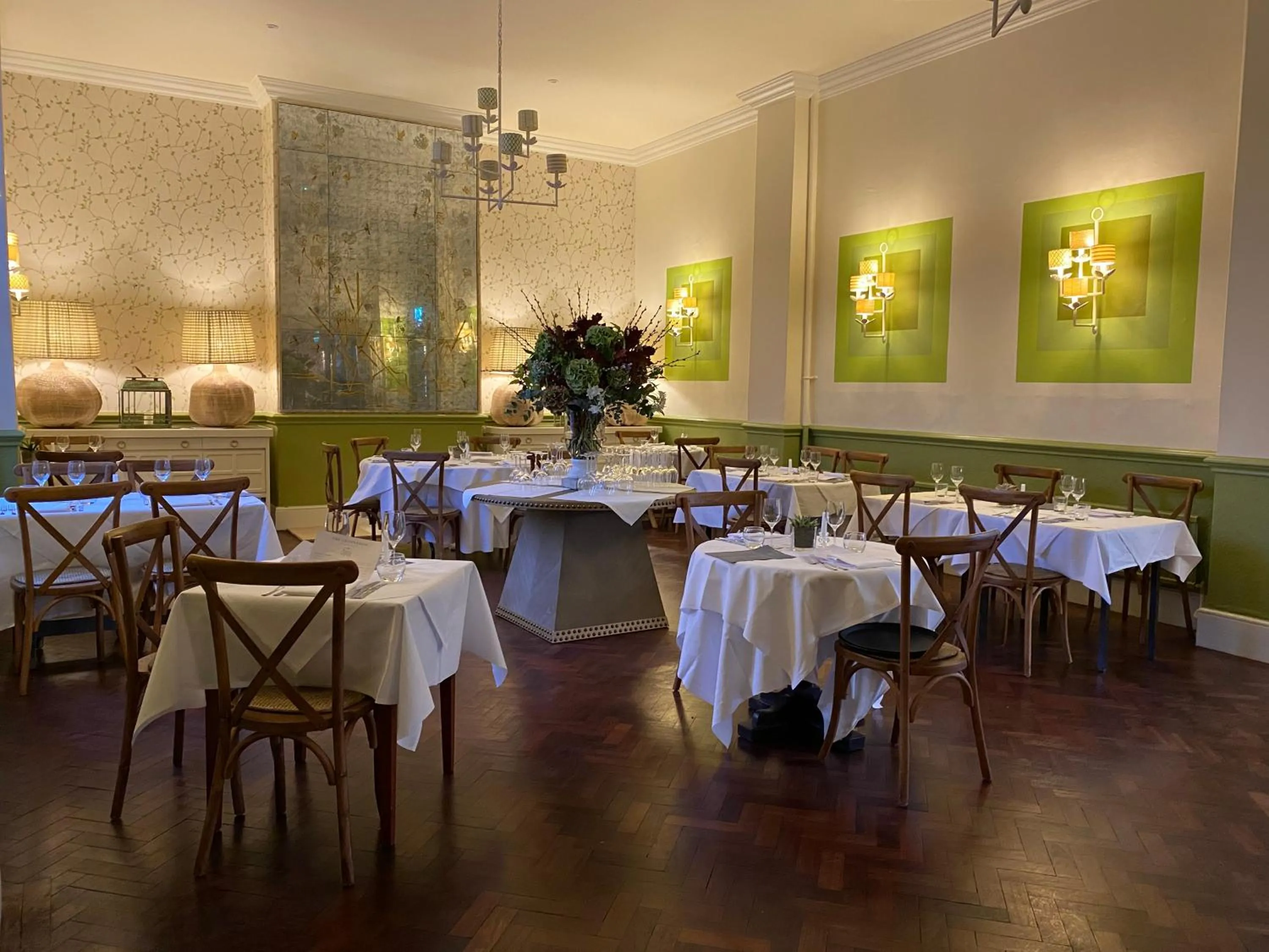 Dining area in The Grosvenor Stockbridge