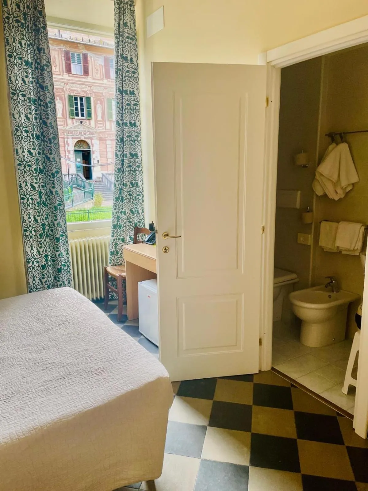 Bedroom, Bed in Hotel Florenz