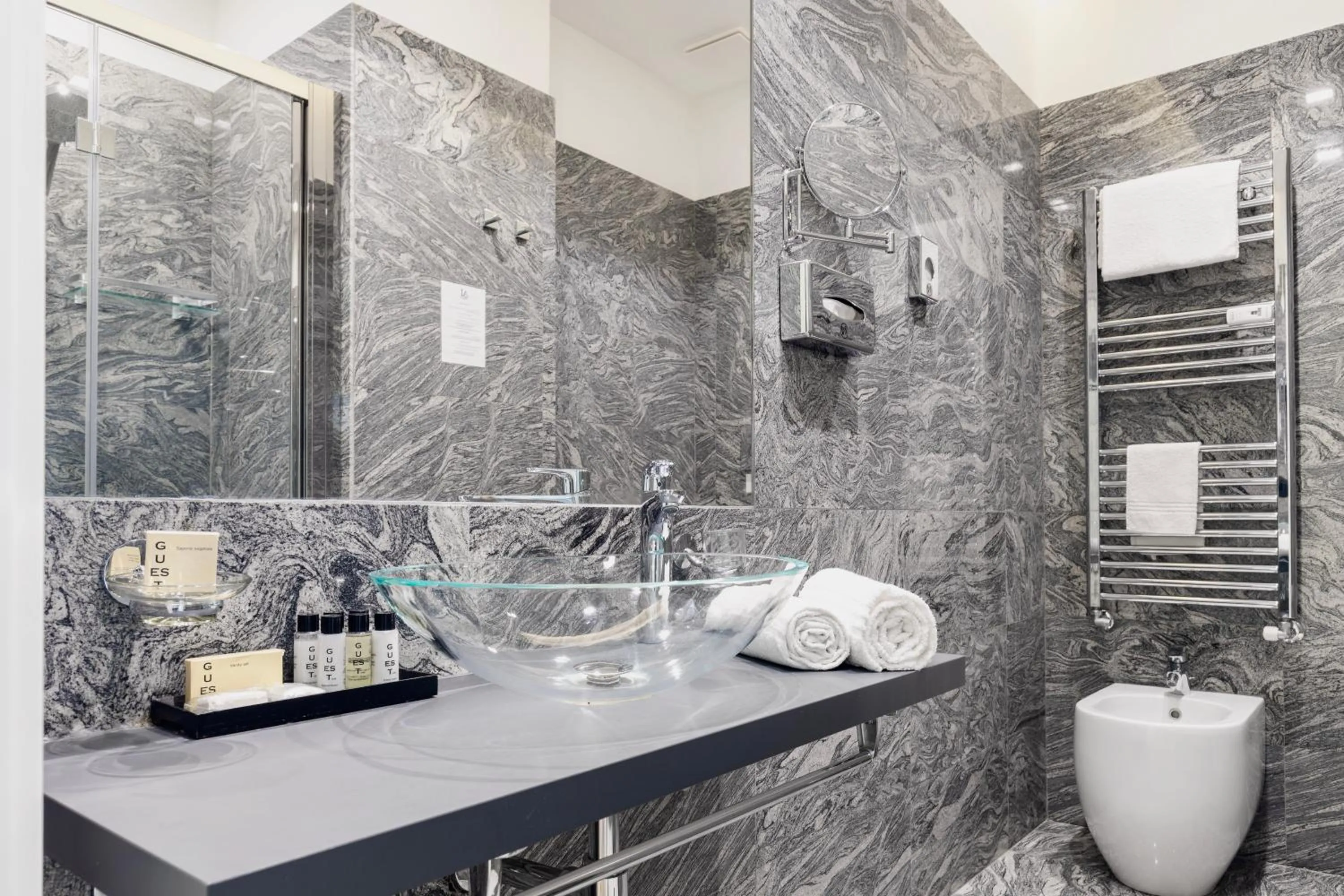 Shower in AH - Fashion District