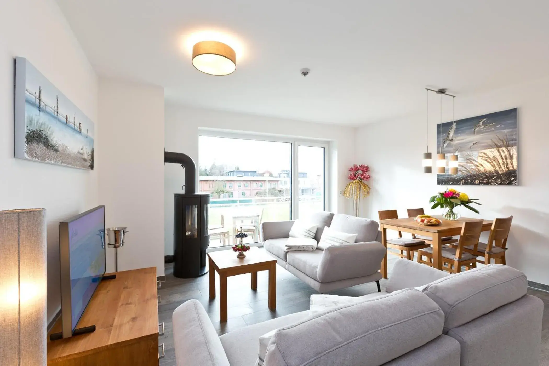 Two-Bedroom Apartment with Side Lake View in Kells Appartements Two-Bedroom Apartment with Side Lake View in Kells Appartements