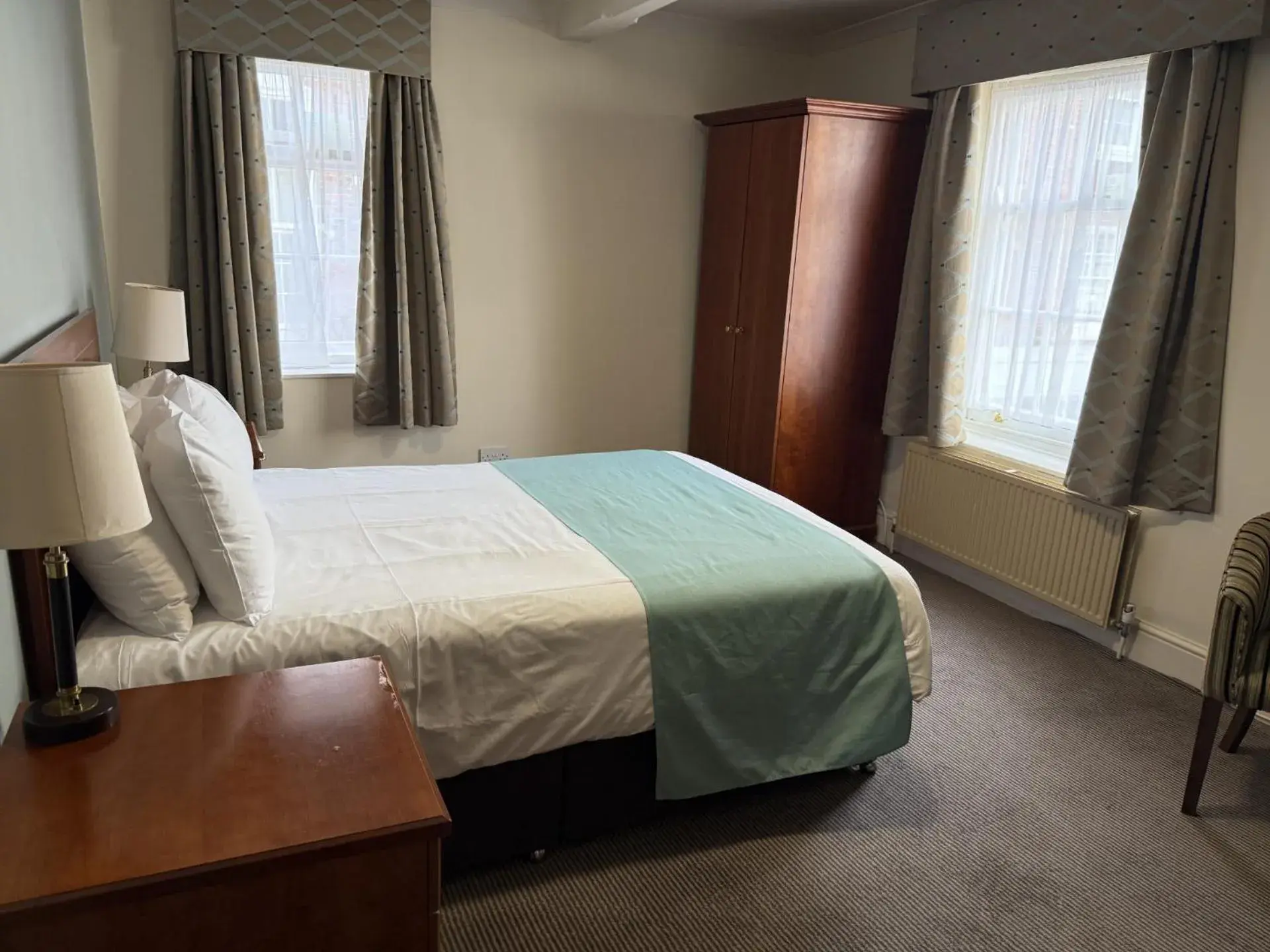 Double Room in Red Lion Hotel by Greene King Inns Double Room in Red Lion Hotel by Greene King Inns