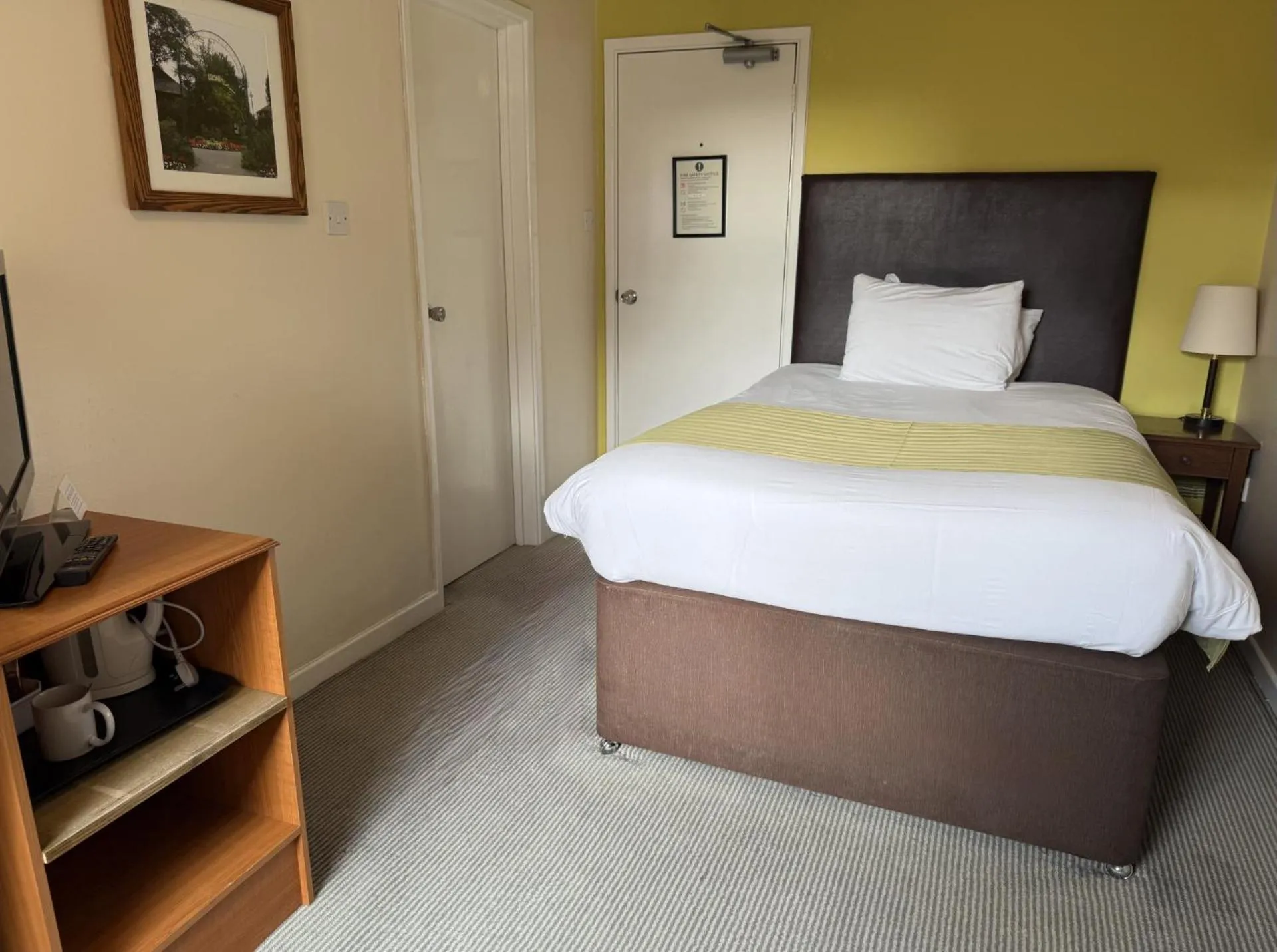 Bedroom, Bed in Red Lion Hotel by Greene King Inns