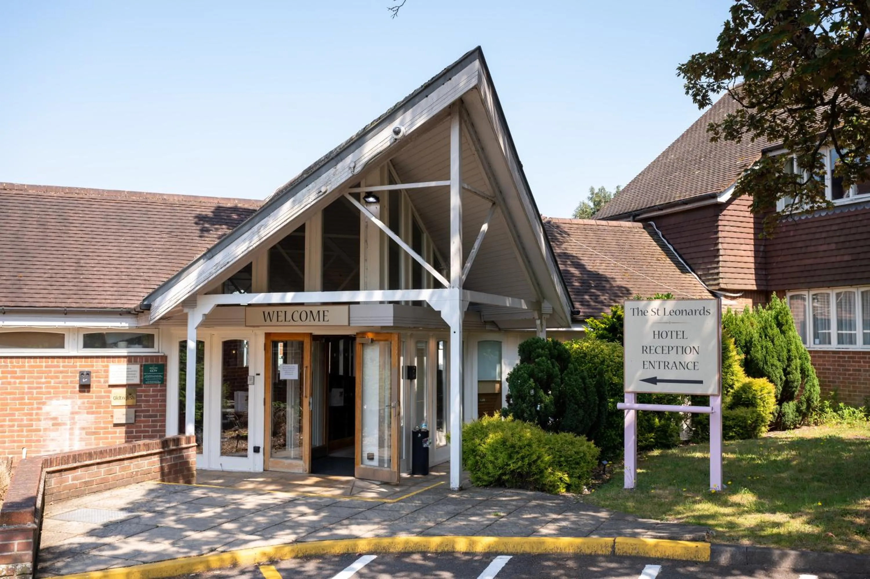 Facade/entrance in St Leonards Hotel by Greene King Inns