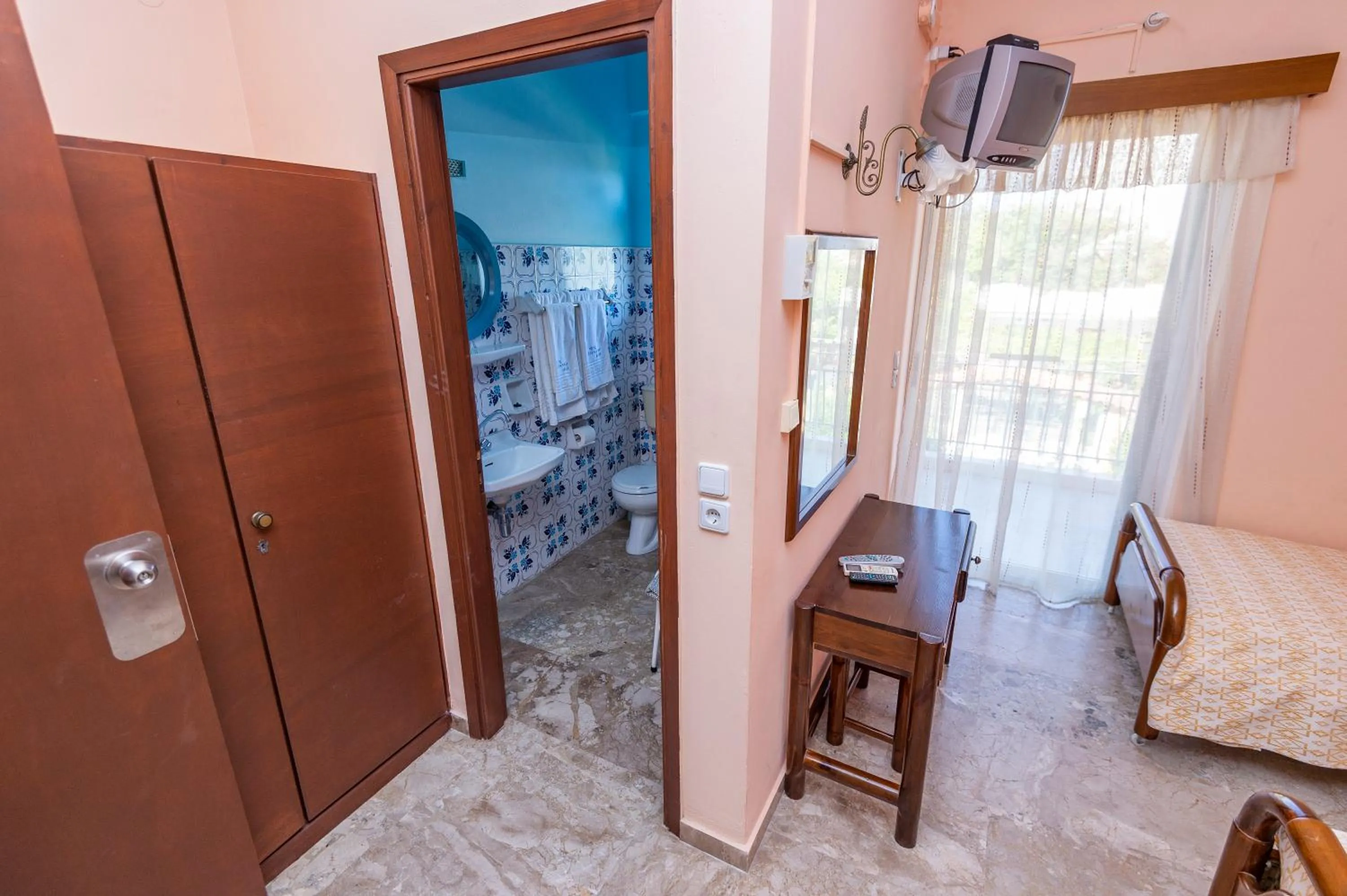 Bathroom in Hotel Agamemnon Beach