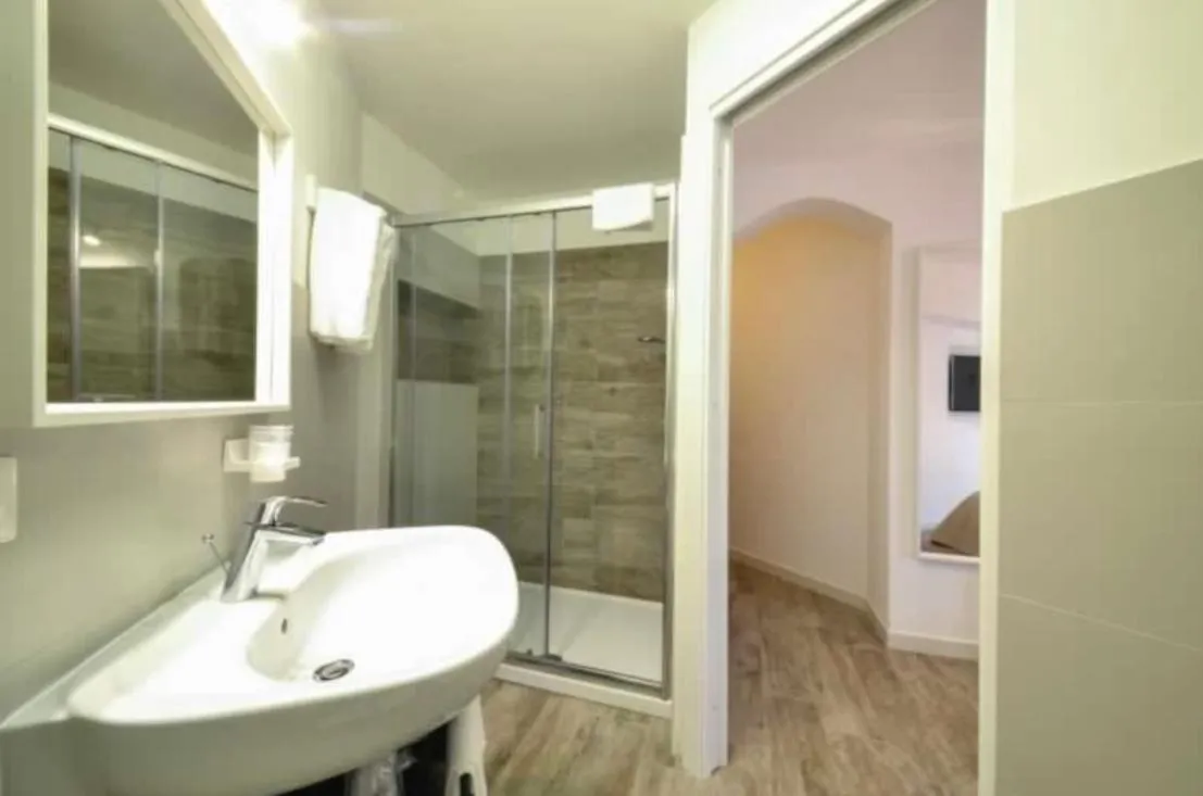 Shower in B&B Villa D'Amato