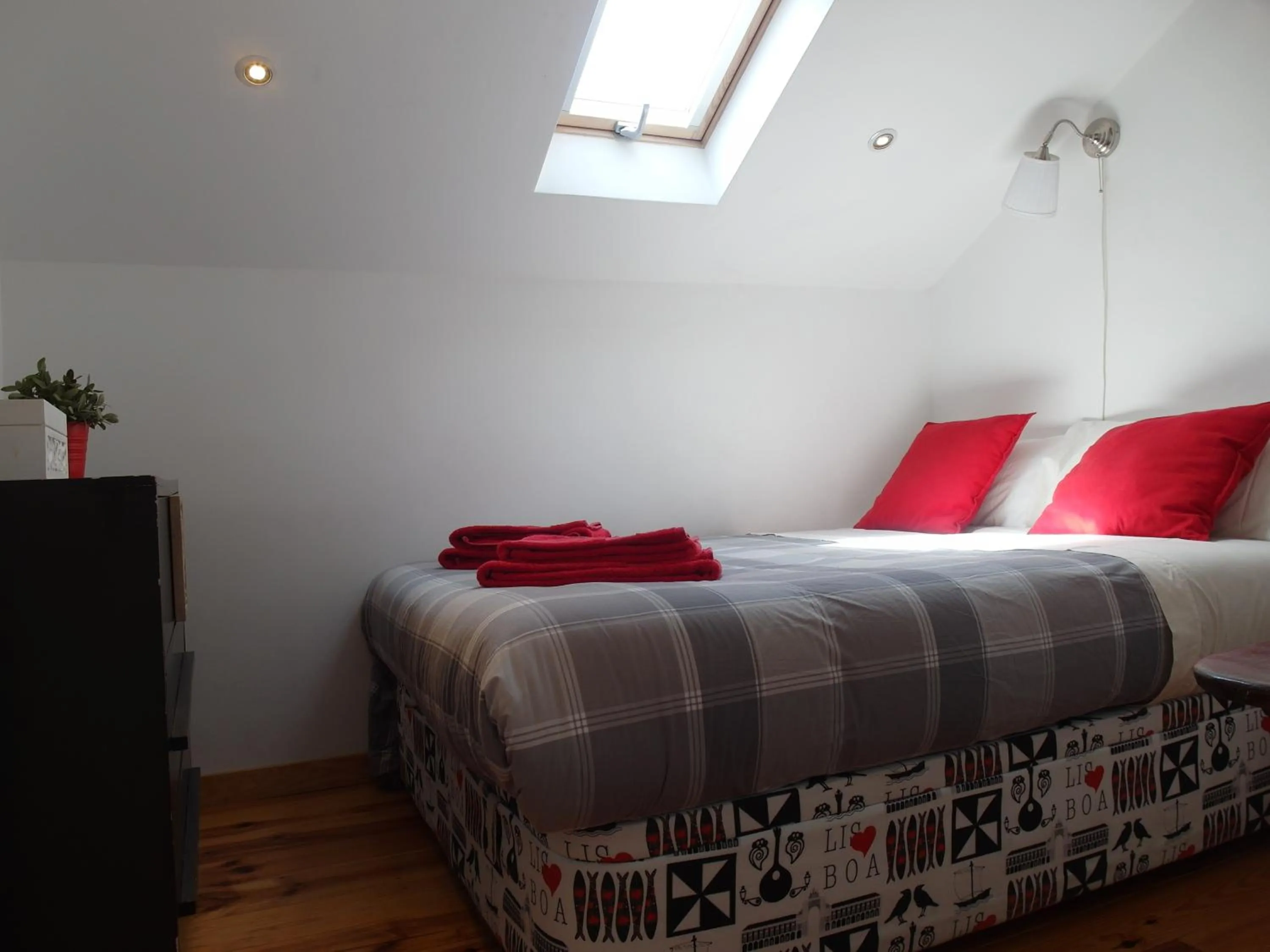 Bed in SantoSweethome 1