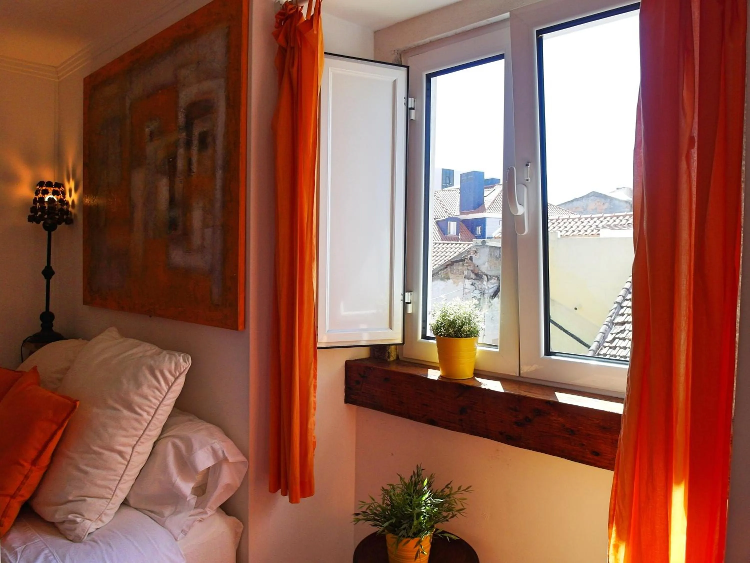 Photo of the whole room in SantoSweethome 1