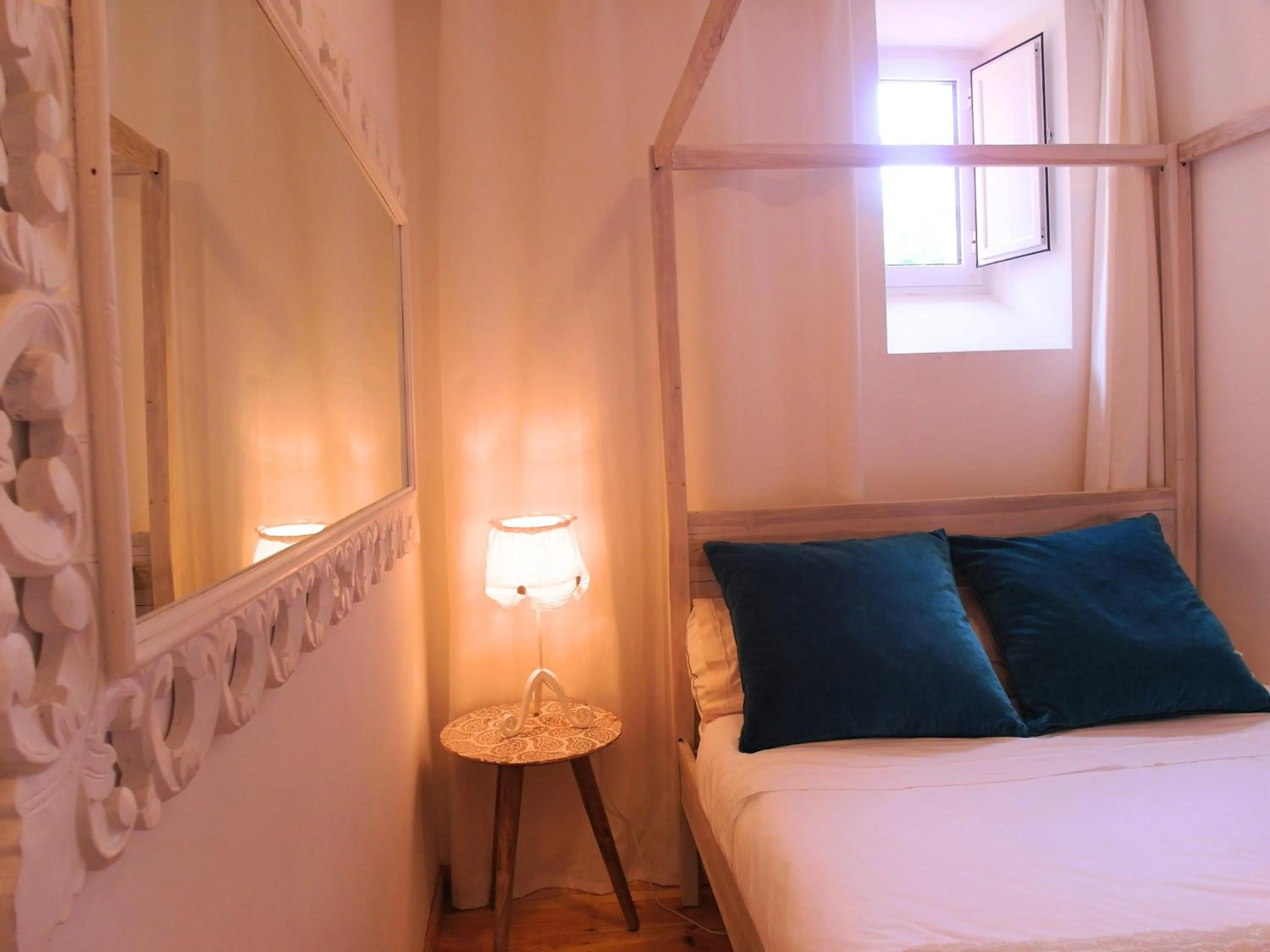 Decorative detail, Bed in SantoSweethome 1