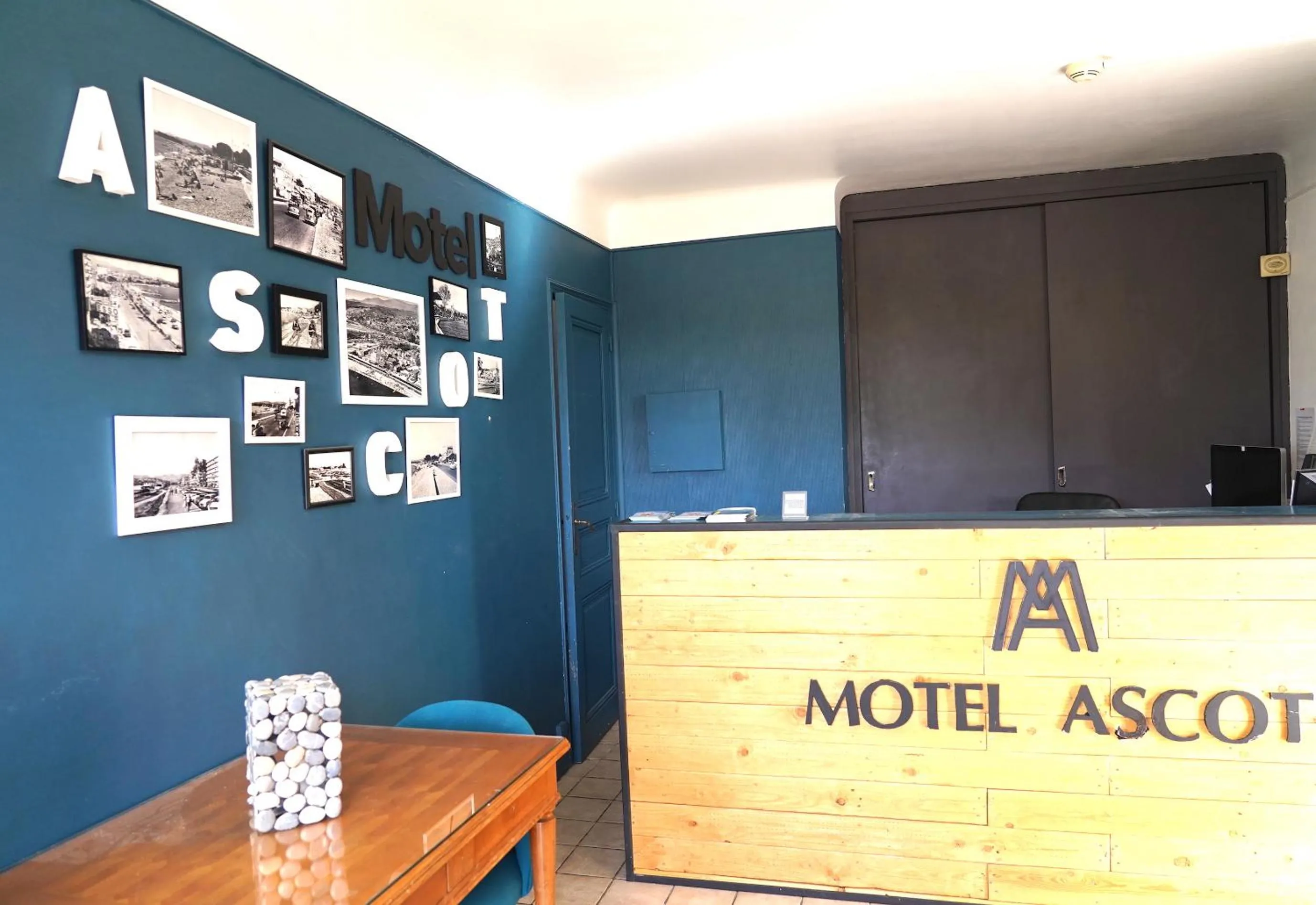 Lobby or reception in MOTEL ASCOT - Hotel & Appartements
