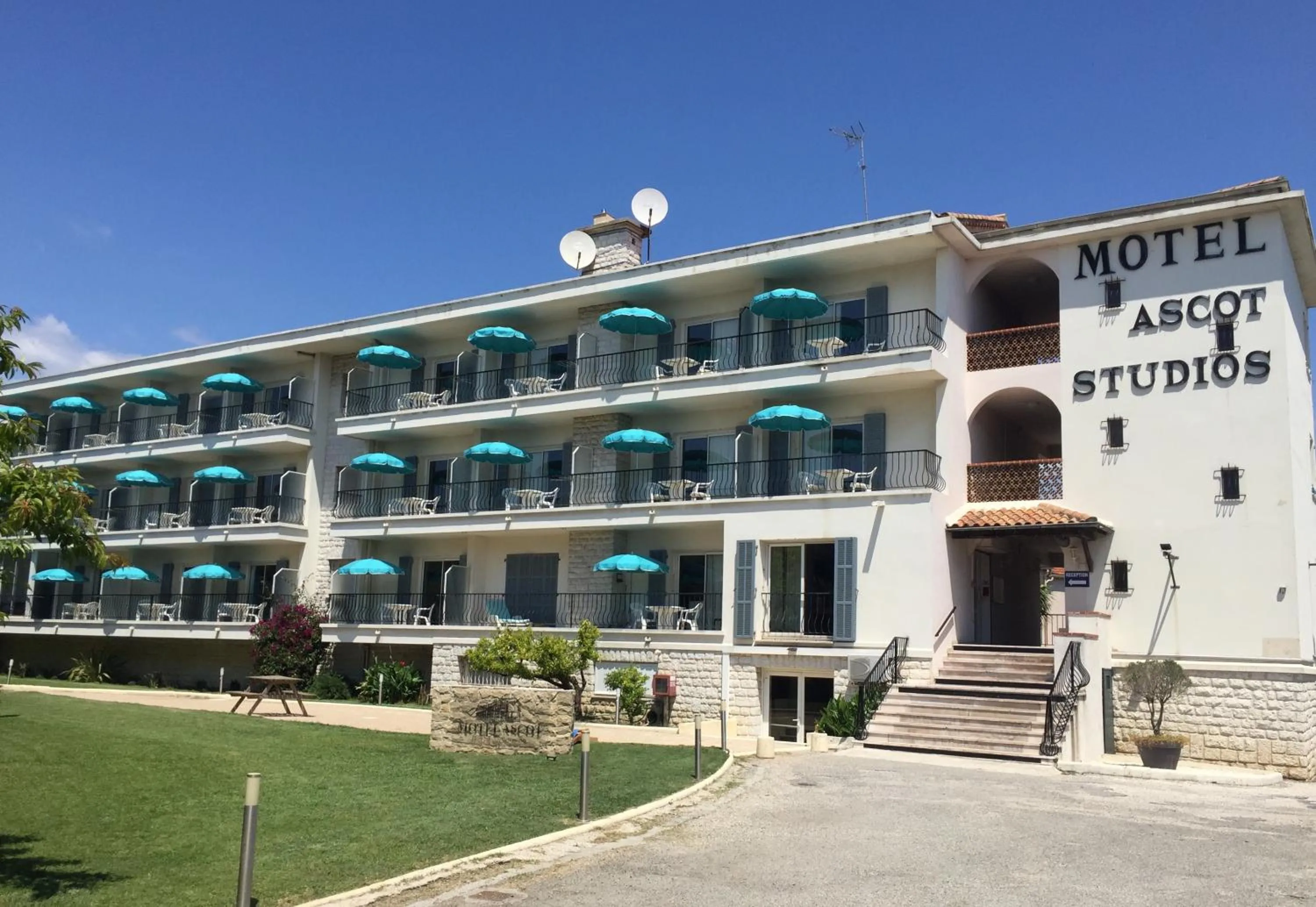 Property building in MOTEL ASCOT - Hotel & Appartements