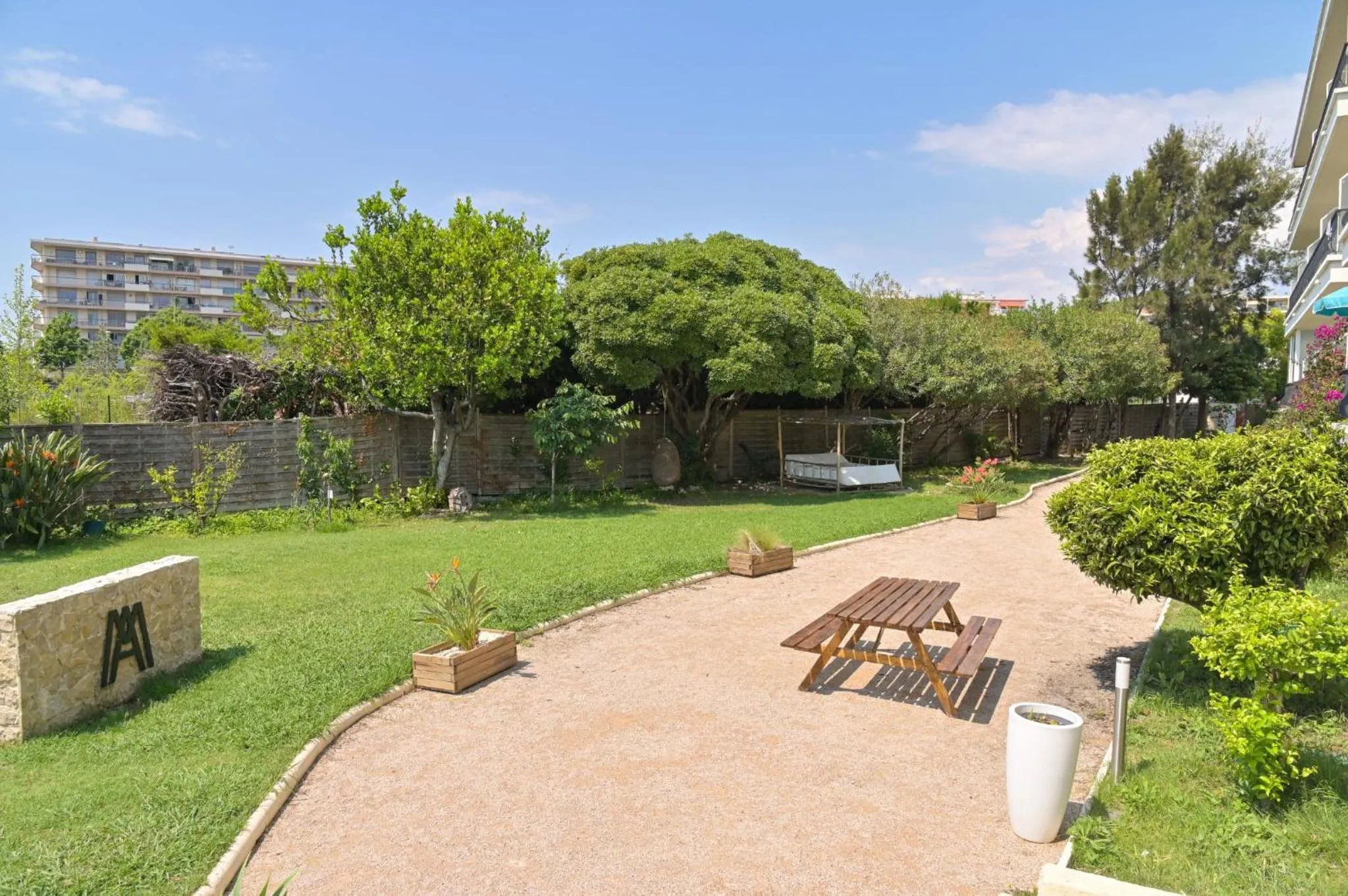 Garden in MOTEL ASCOT - Hotel & Appartements