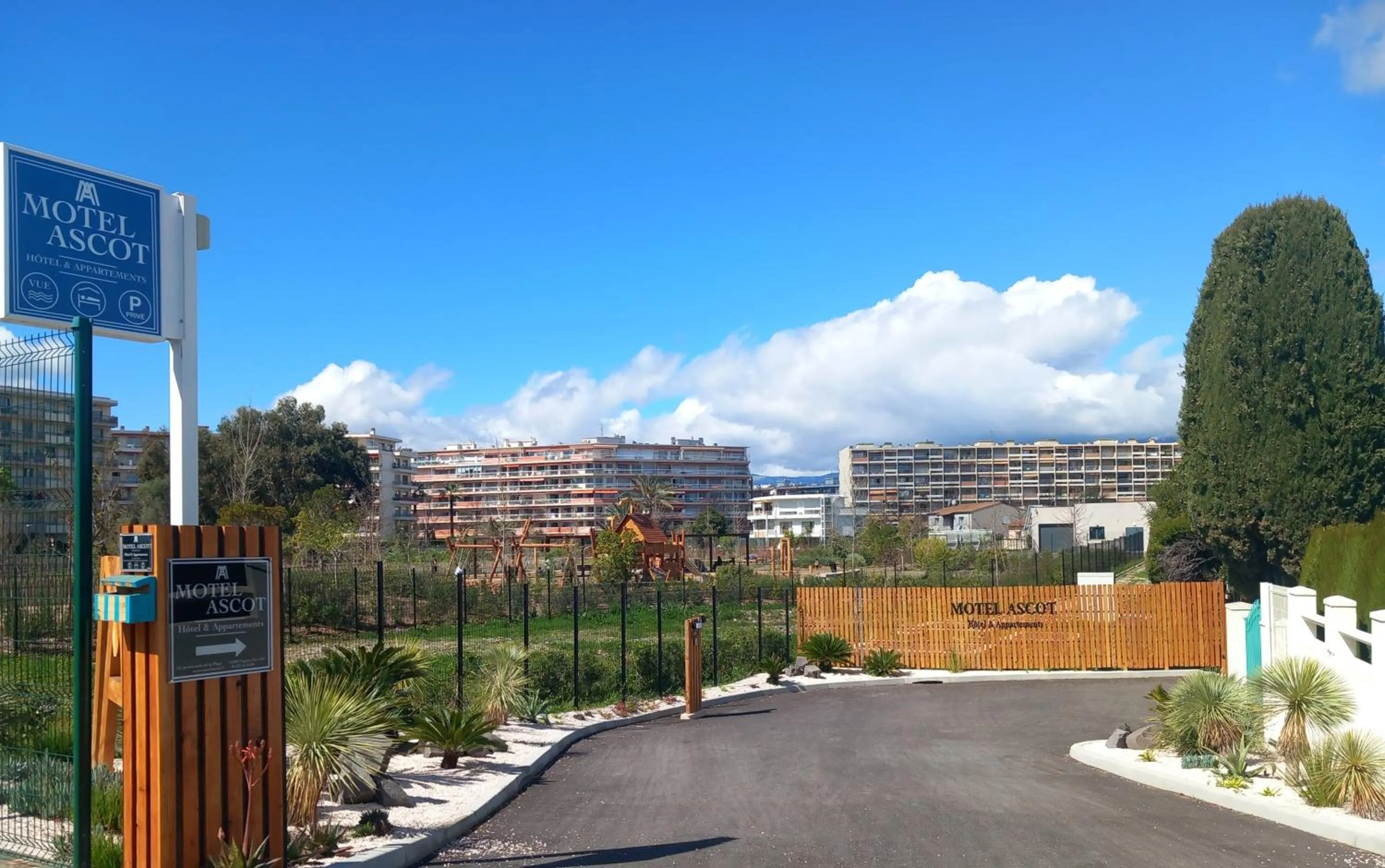 Facade/entrance in MOTEL ASCOT - Hotel & Appartements