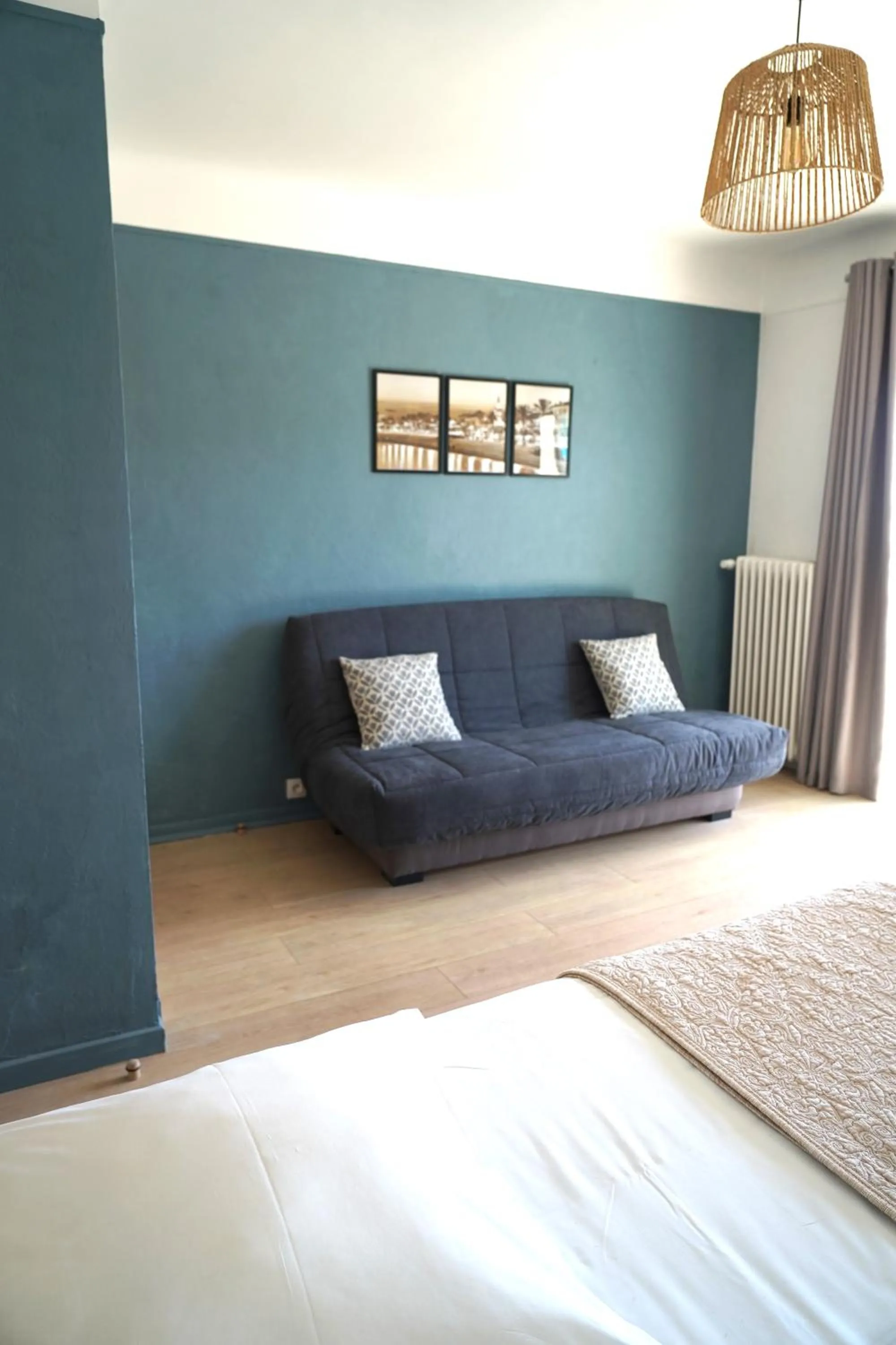 Living room, Bed in MOTEL ASCOT - Hotel & Appartements