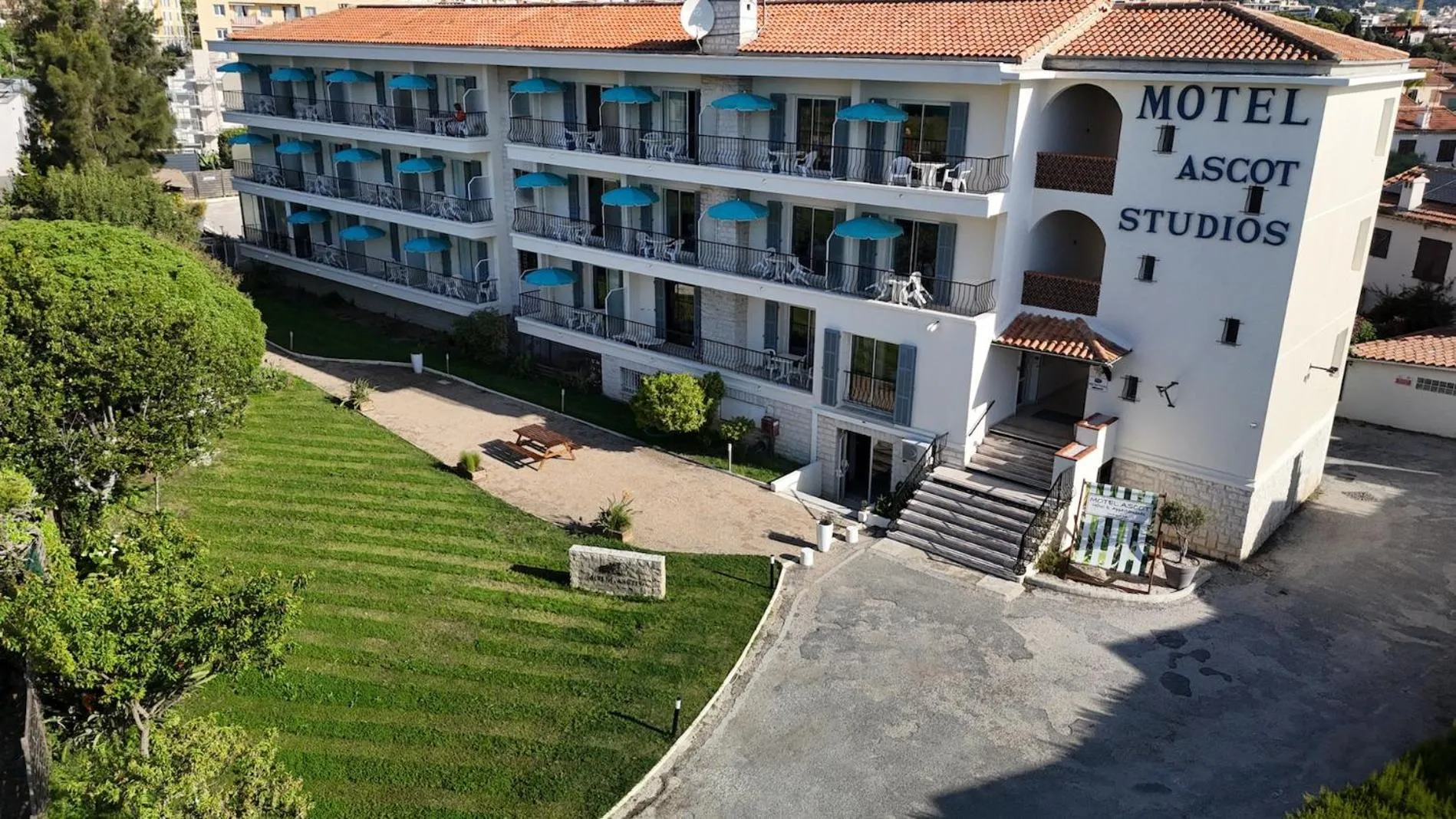 Property building in MOTEL ASCOT - Hotel & Appartements