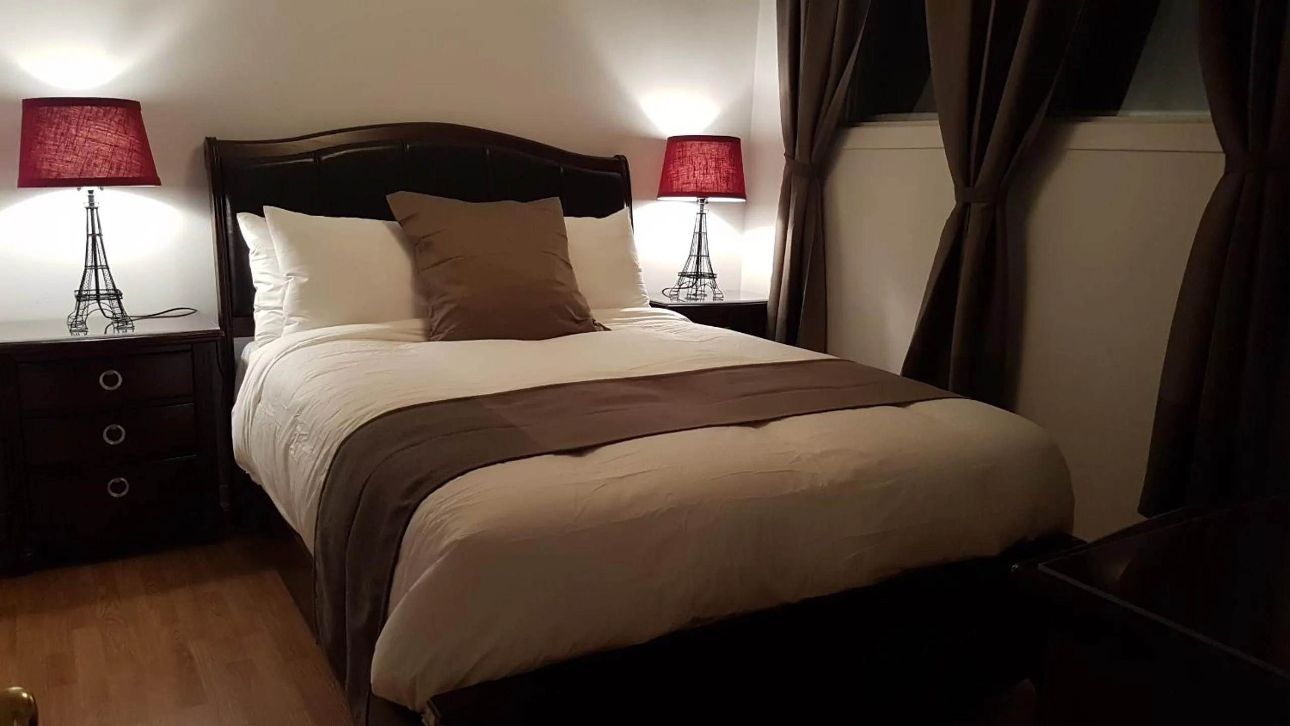 Bed in Three-Bedroom Apartment Sweet #6 by Amazing Property Rentals