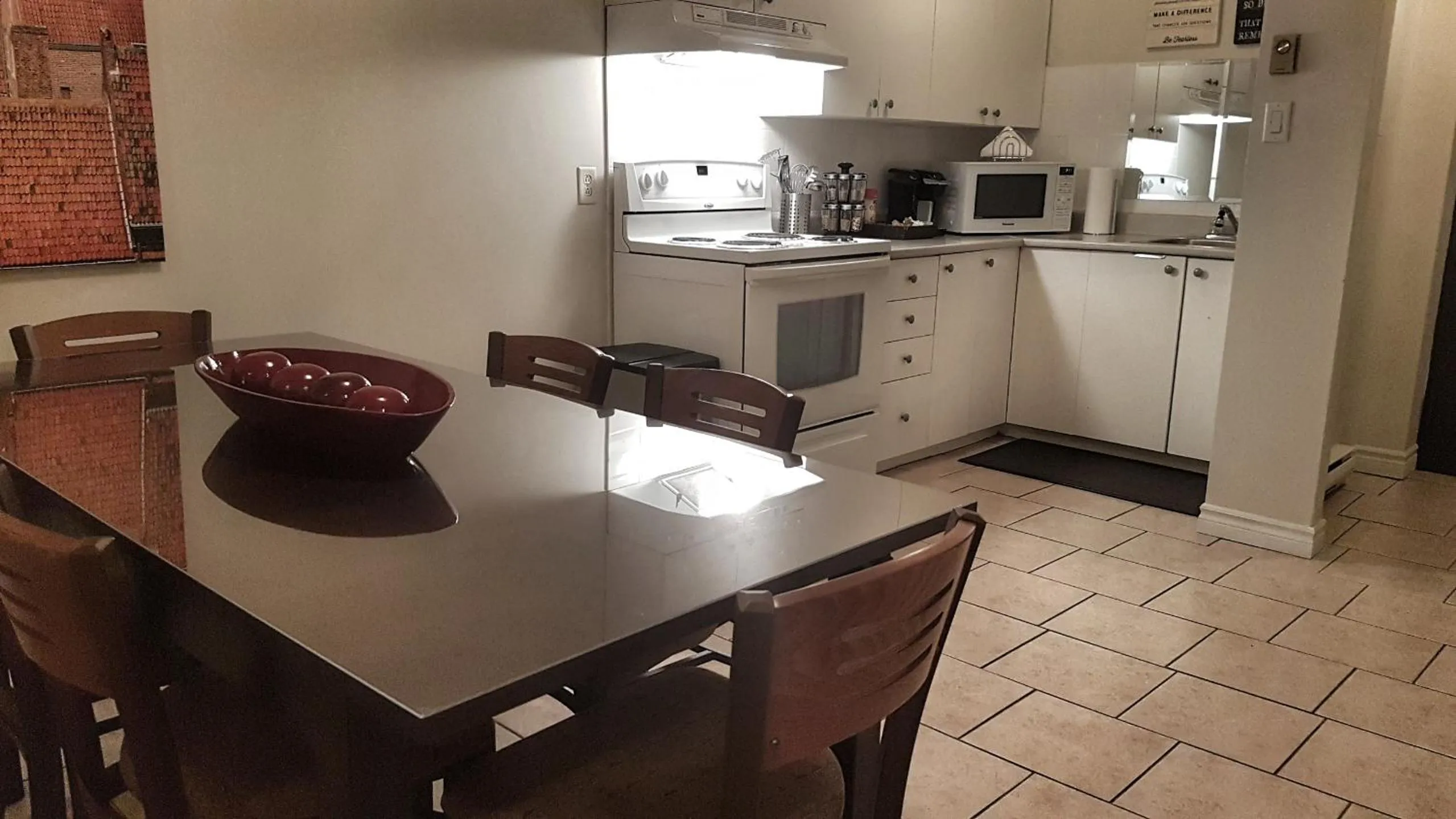 Kitchen or kitchenette in Three-Bedroom Apartment Sweet #6 by Amazing Property Rentals