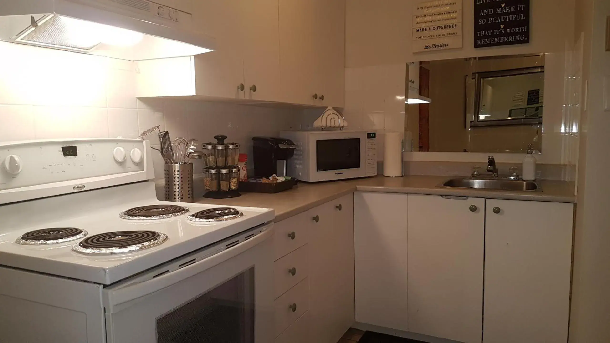 Three-Bedroom Apartment in Three-Bedroom Apartment Sweet #6 by Amazing Property Rentals Three-Bedroom Apartment in Three-Bedroom Apartment Sweet #6 by Amazing Property Rentals