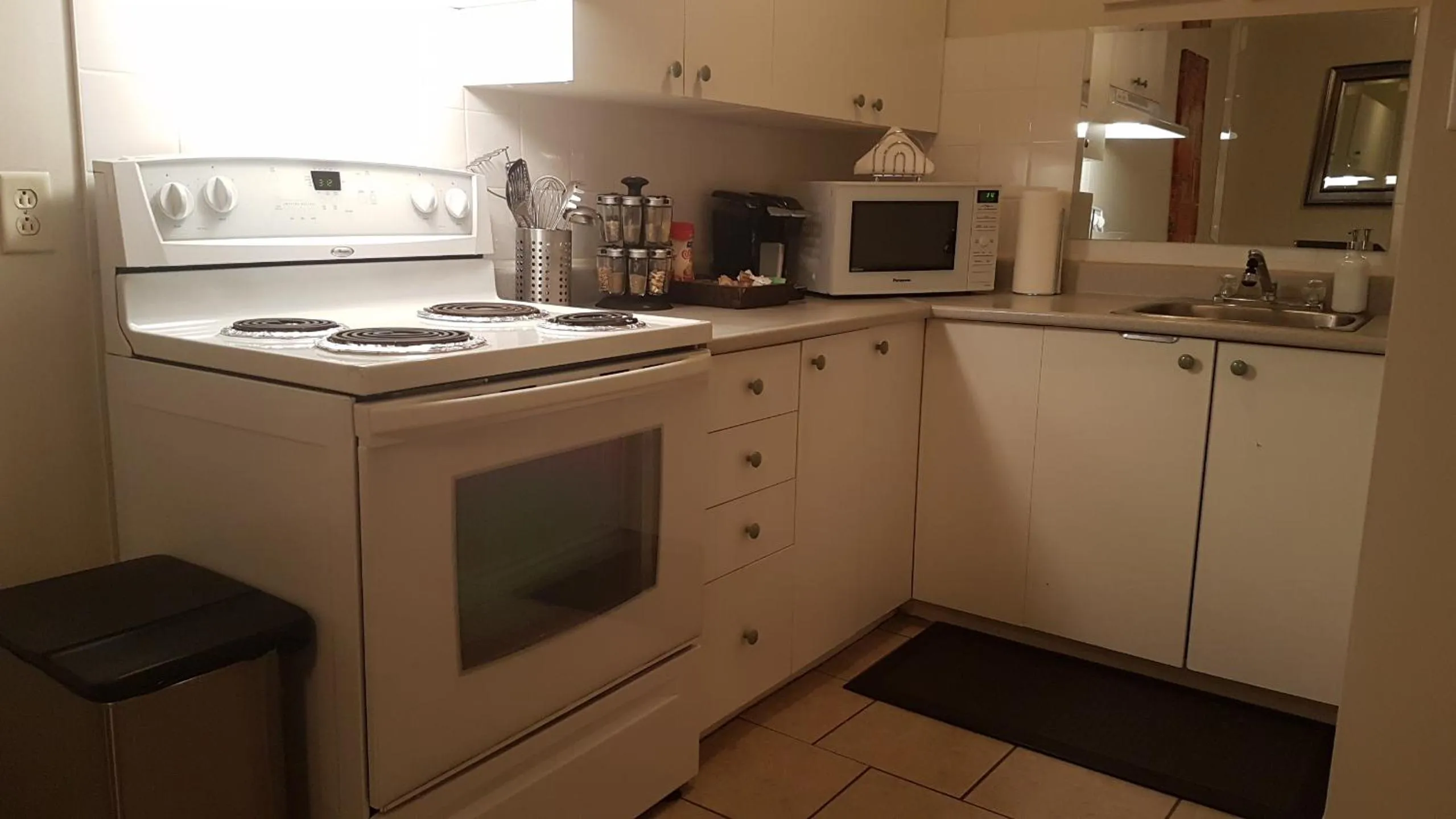 Kitchen or kitchenette in Three-Bedroom Apartment Sweet #6 by Amazing Property Rentals
