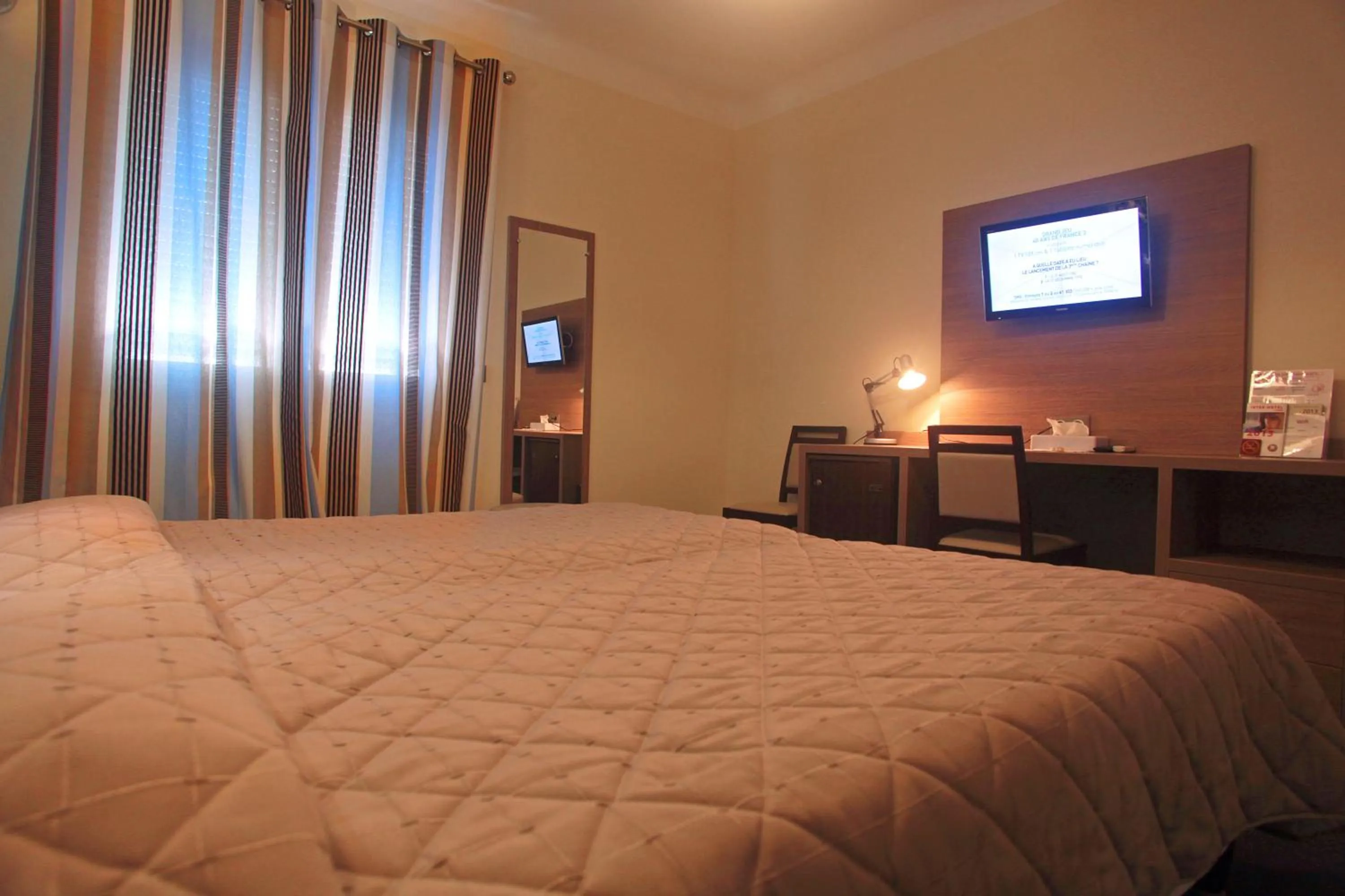 Bedroom, Bed in Hôtel restaurant LOGIS HOTELLERIE DE BALAJAN