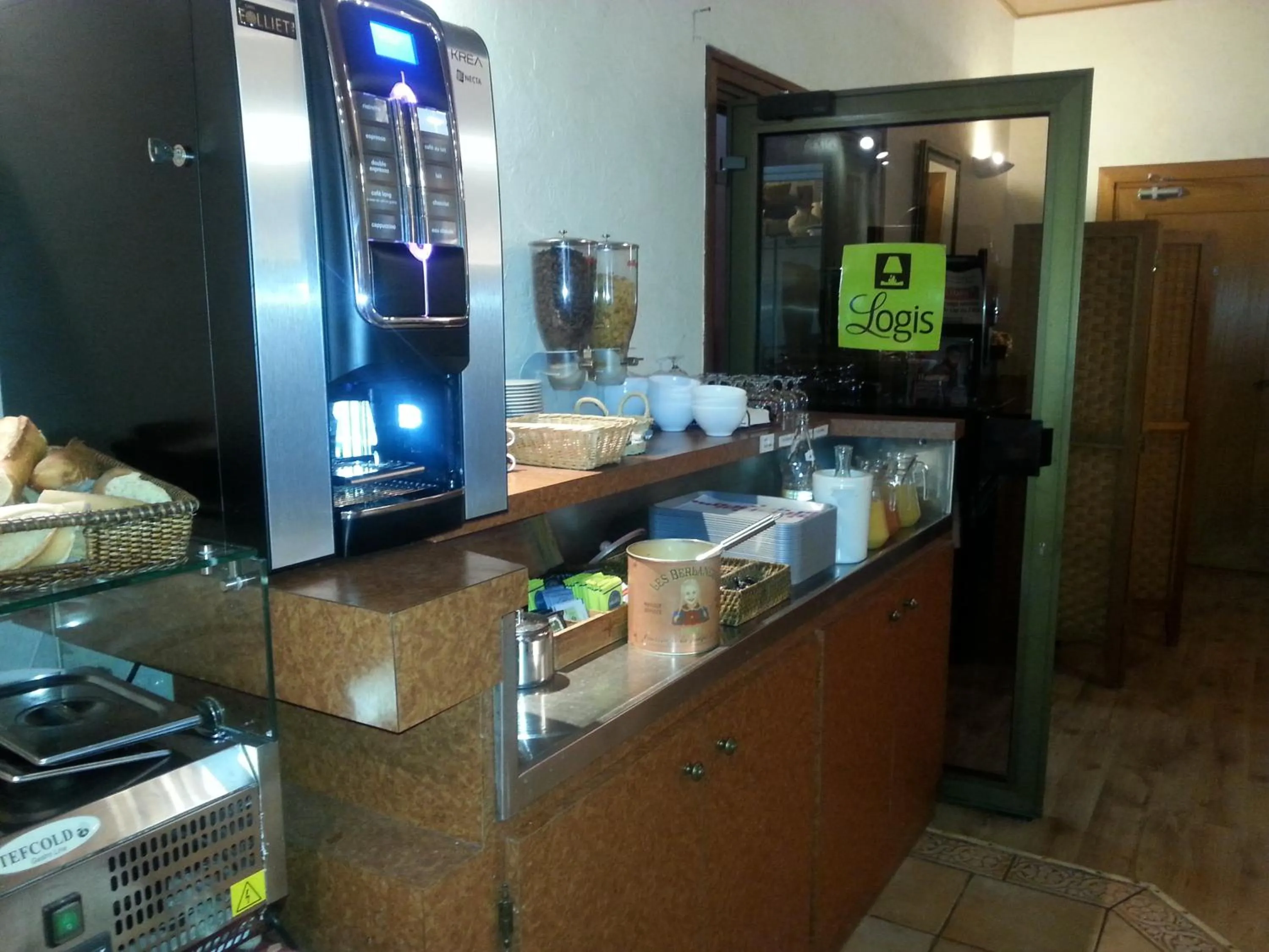 Breakfast in Hôtel restaurant LOGIS HOTELLERIE DE BALAJAN