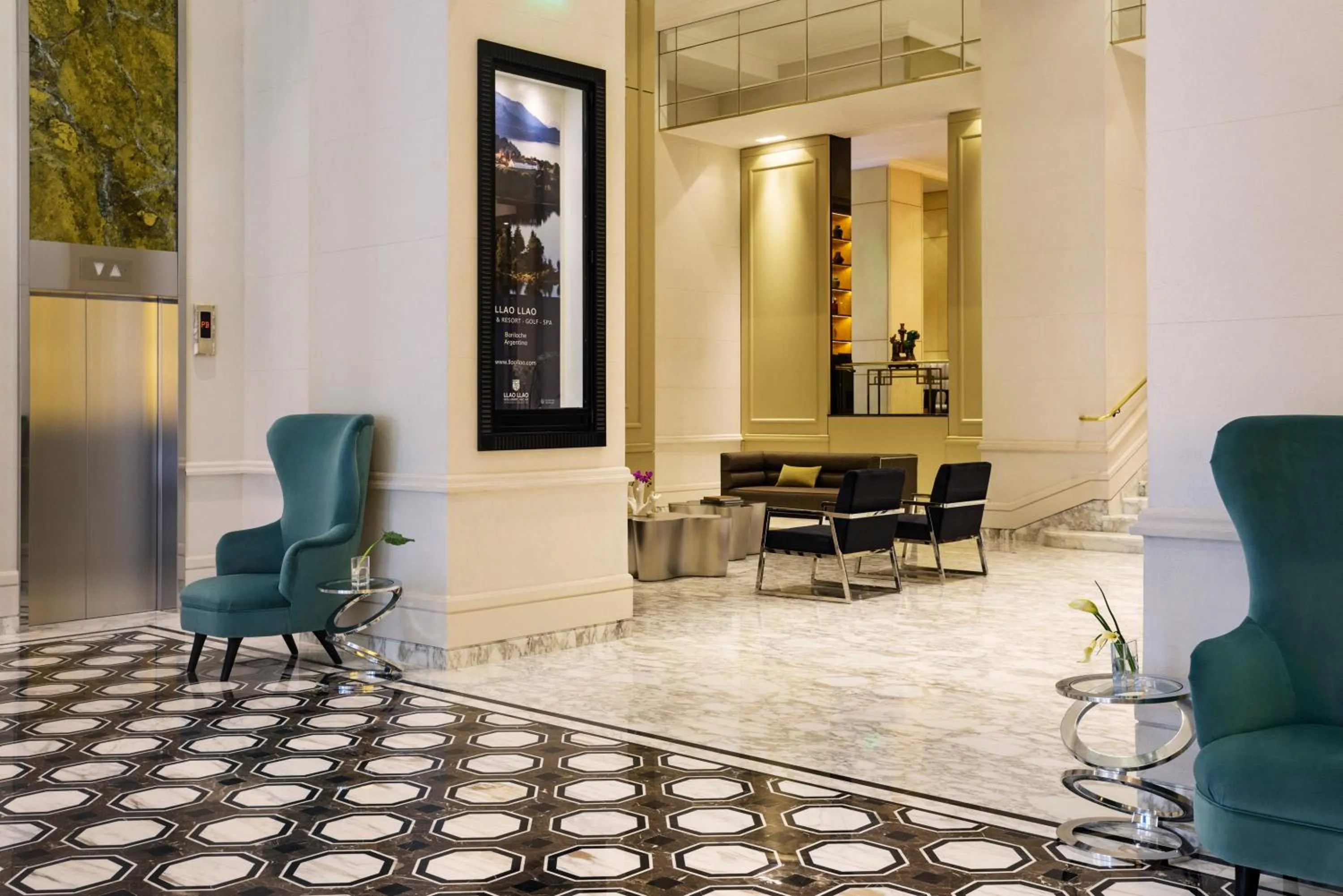Lobby or reception in Alvear Icon Hotel