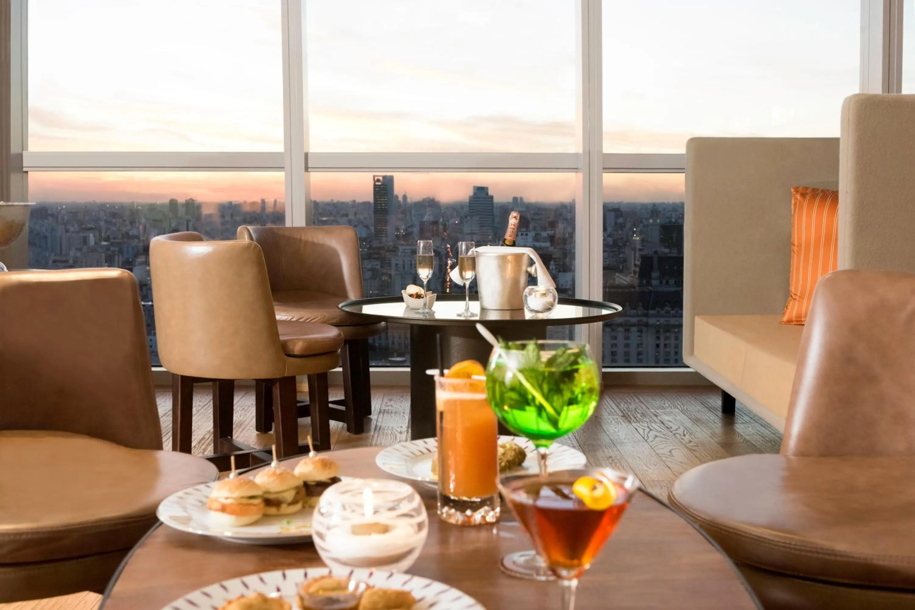 Restaurant/places to eat in Alvear Icon Hotel