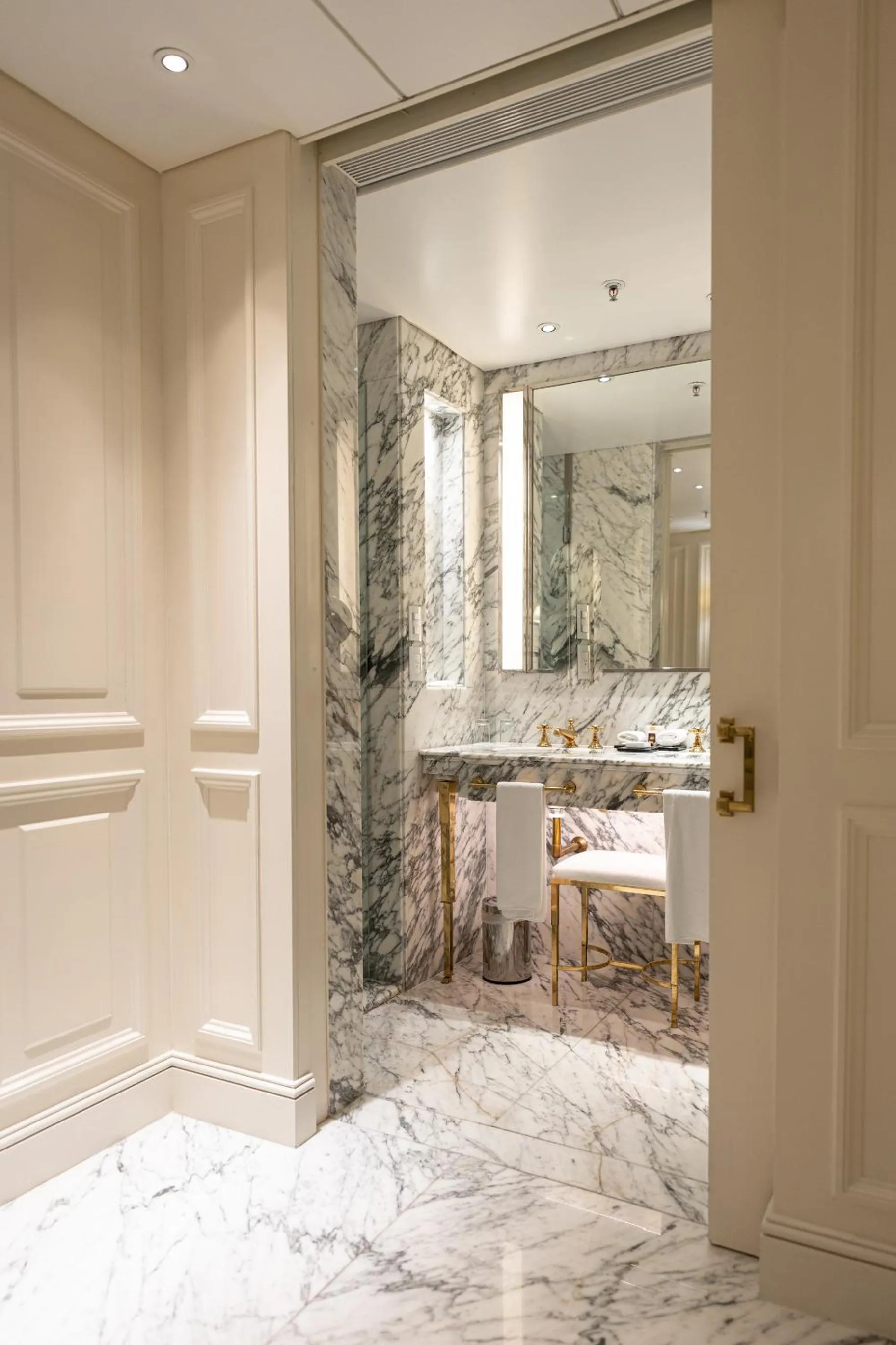 Bathroom in Alvear Icon Hotel