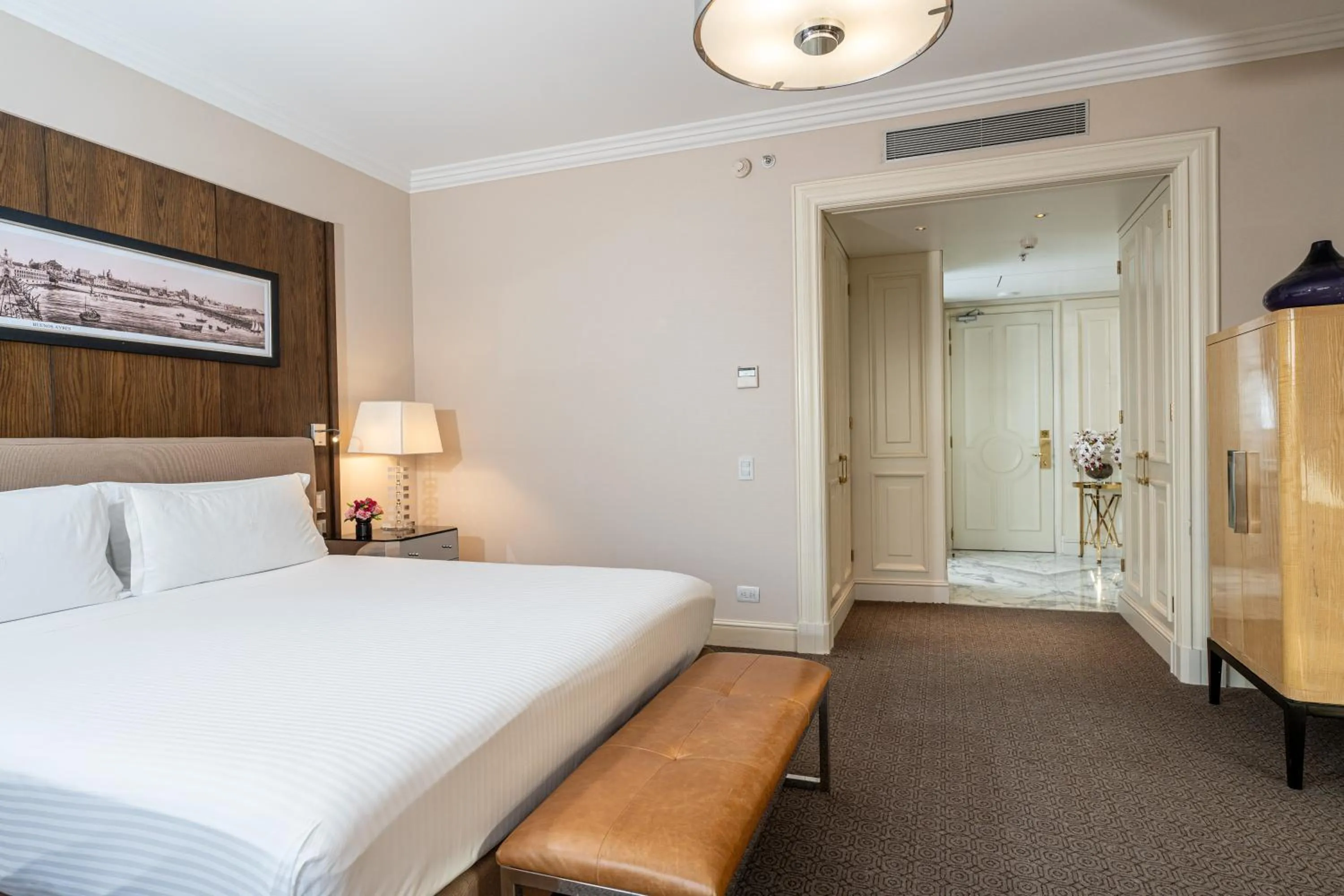 Photo of the whole room, Bed in Alvear Icon Hotel